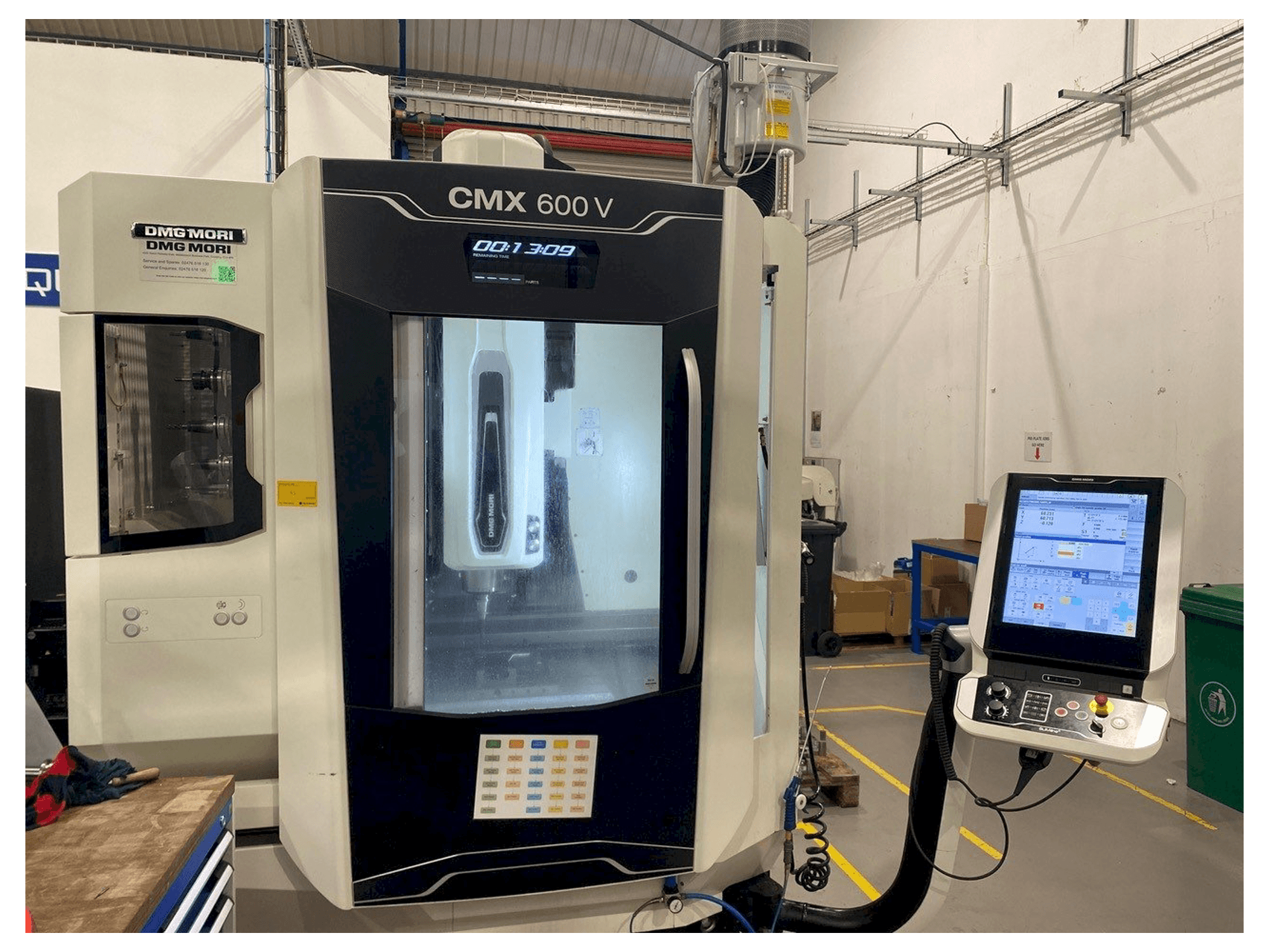 Koneen DMG CMX 600 V etunäkymä