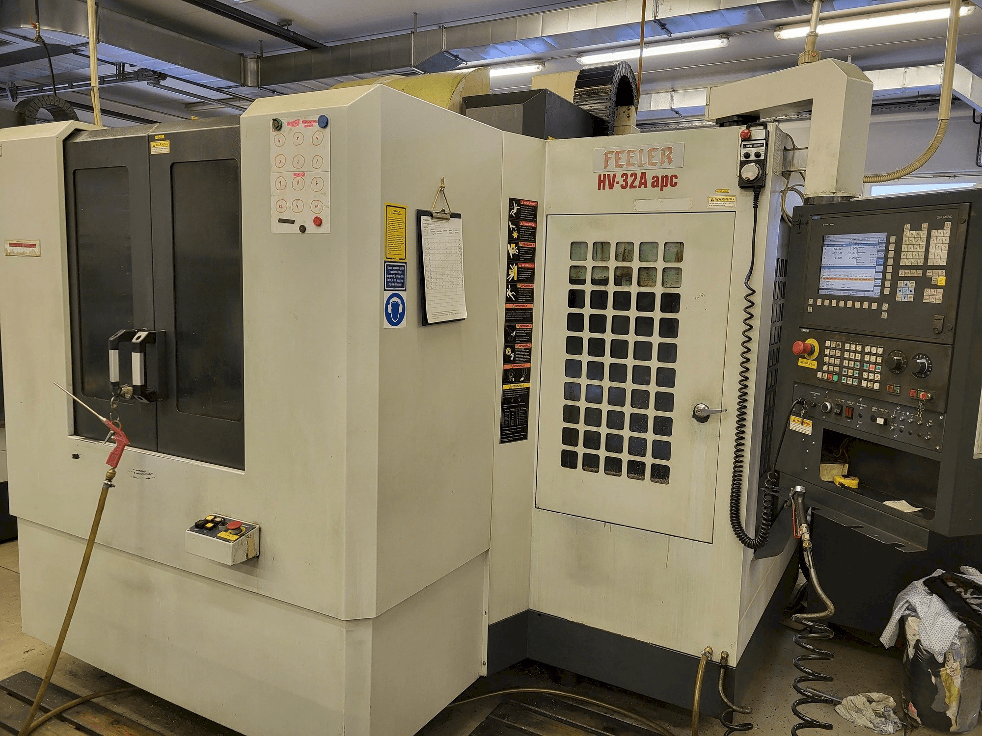 Koneen Feeler HV-32A-APC etunäkymä