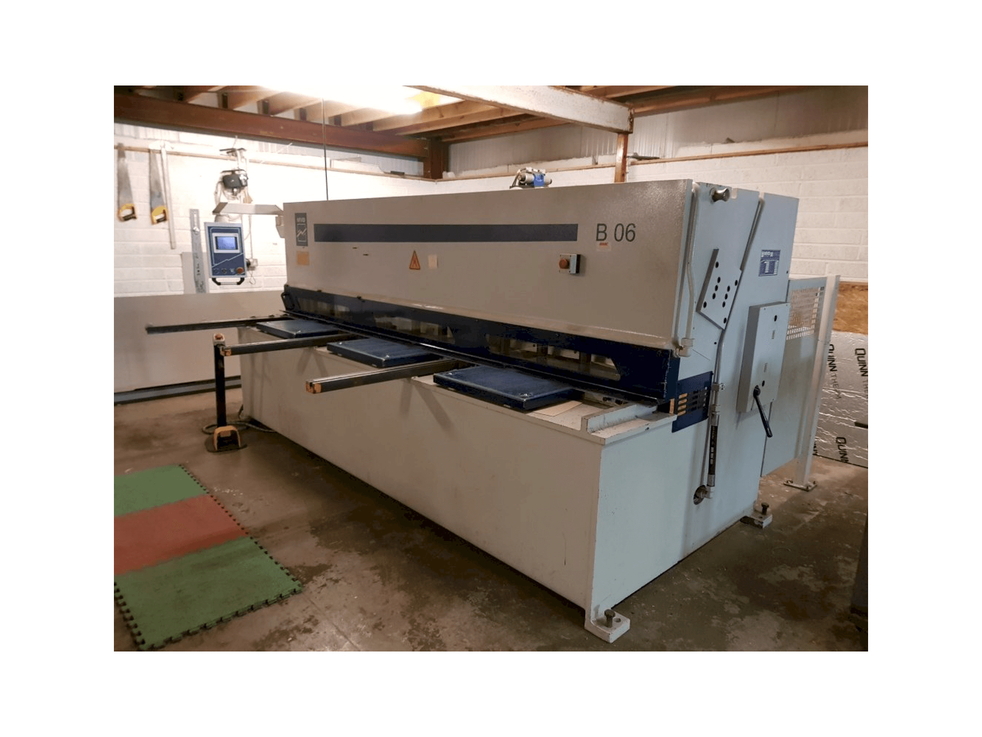 Koneen MVD B 06-3100 etunäkymä