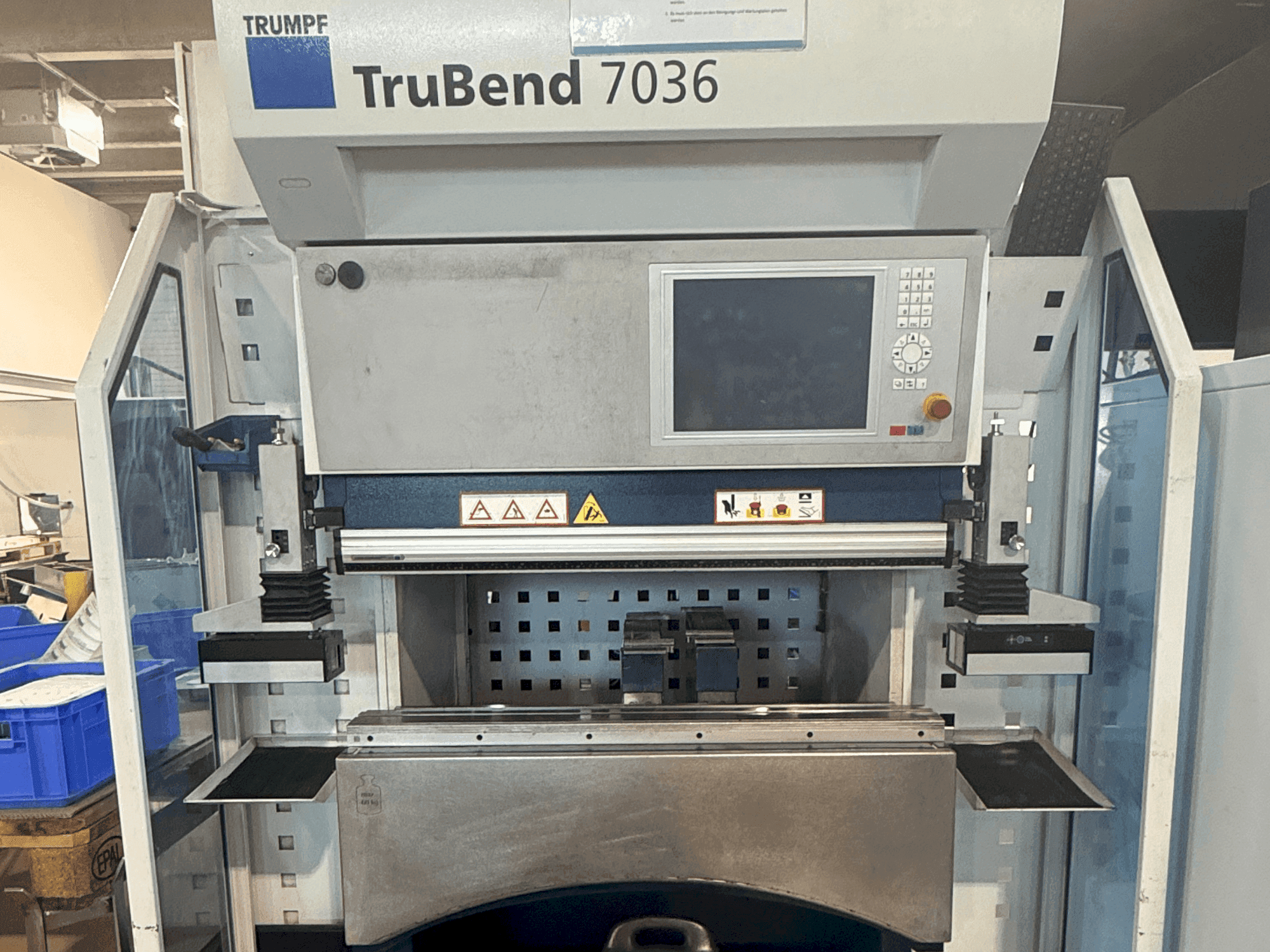Koneen TRUMPF TruBend 7036 etunäkymä