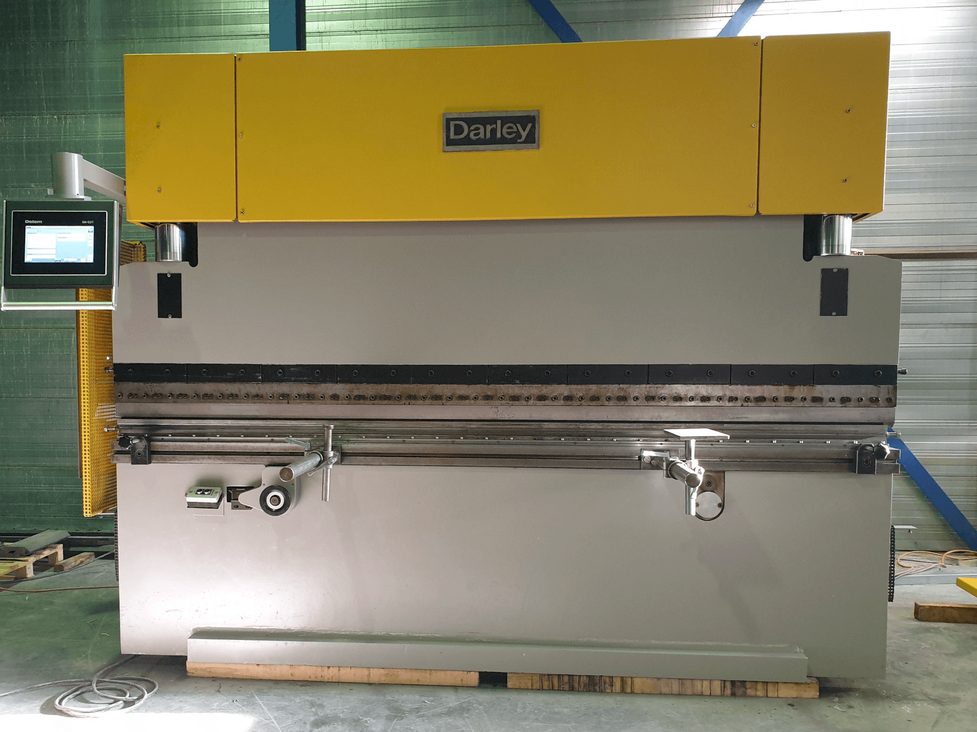 Koneen Darley etunäkymä EHP 80 31/25