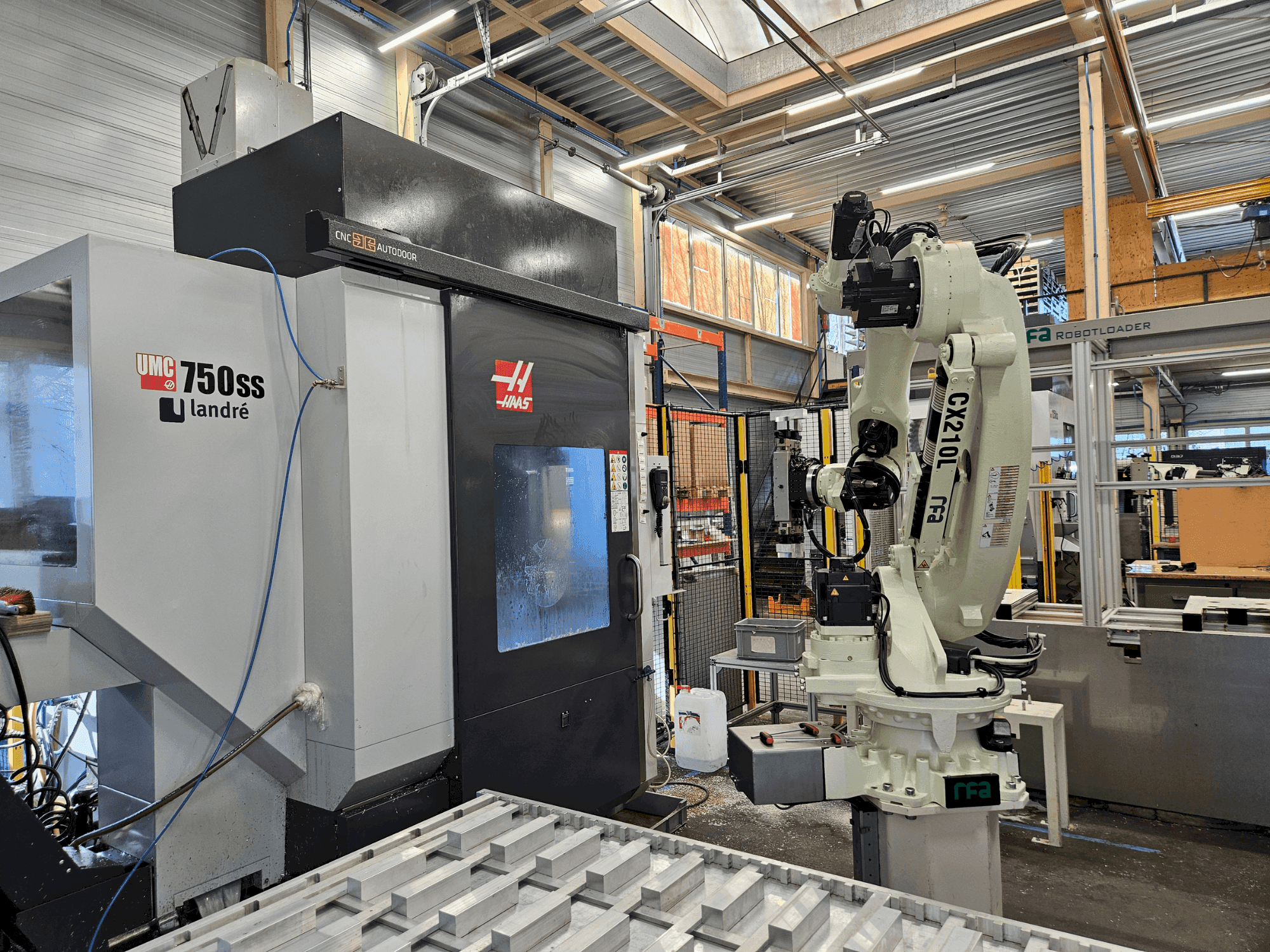 Koneen HAAS UMC-750SS etunäkymä