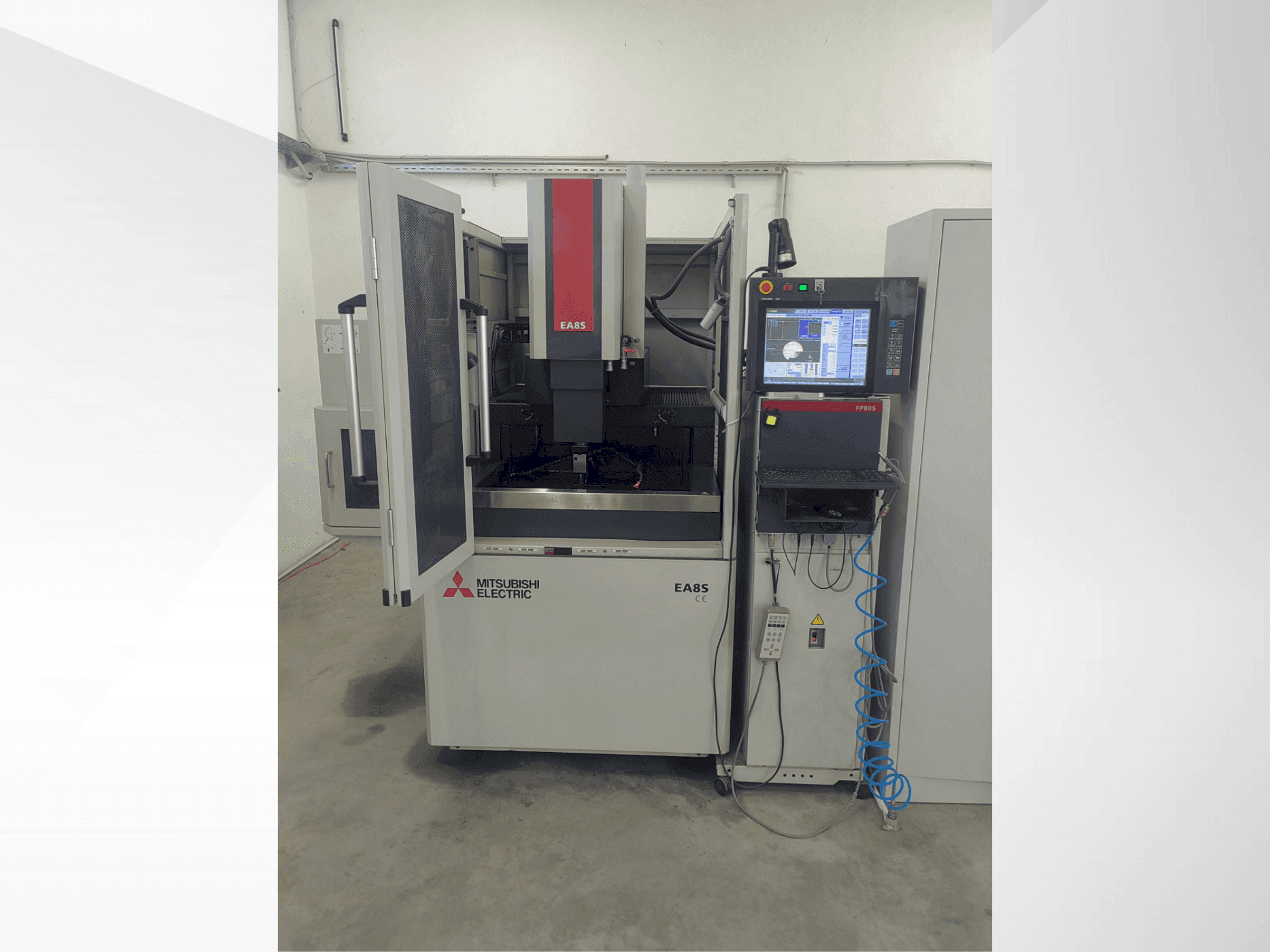 Koneen Mitsubishi Electric EA8S etunäkymä