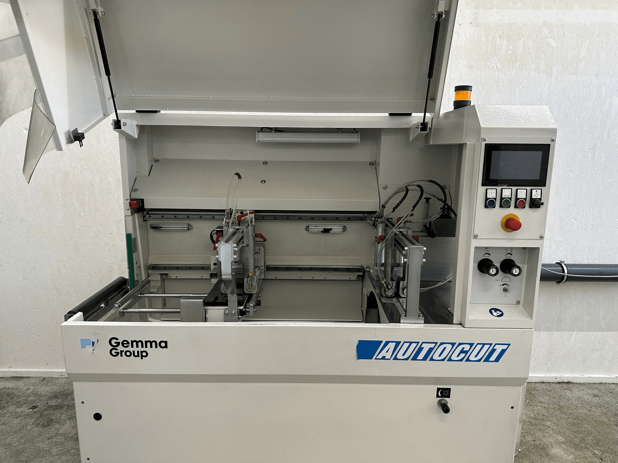 Koneen Autocut 550 etunäkymä