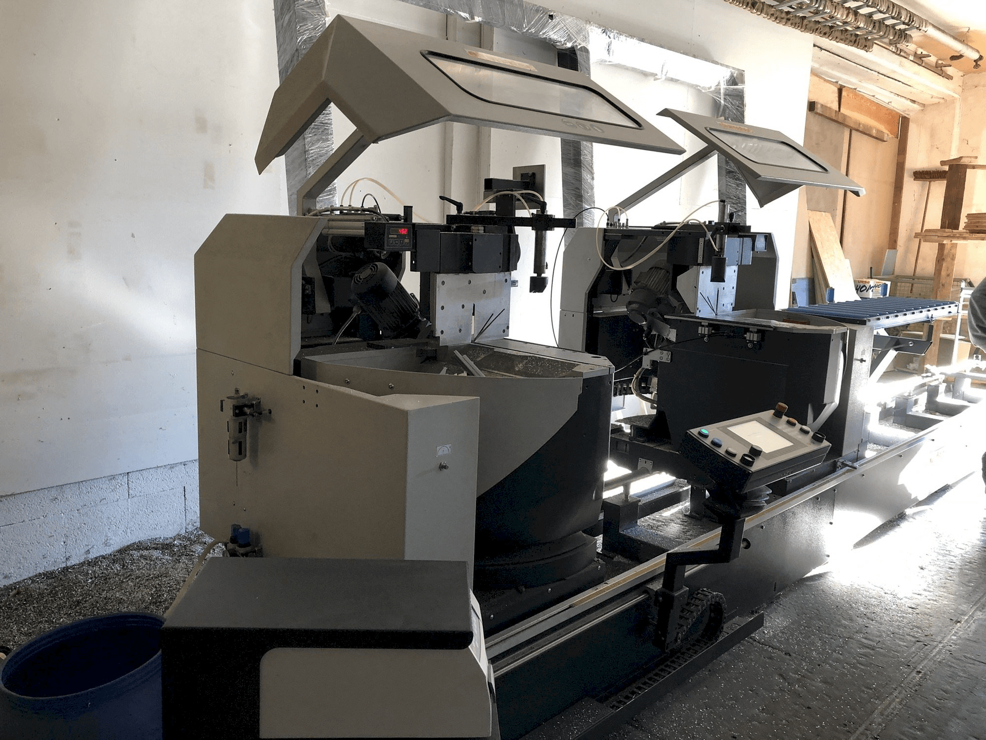 Koneen Elumatec DG 244 etunäkymä