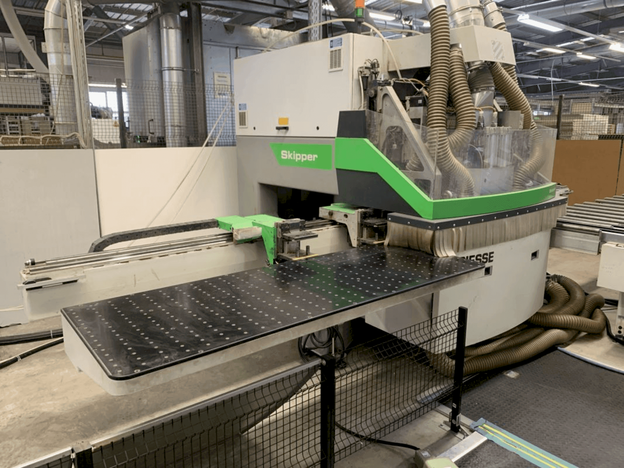 Koneen BIESSE Skipper 130 etunäkymä
