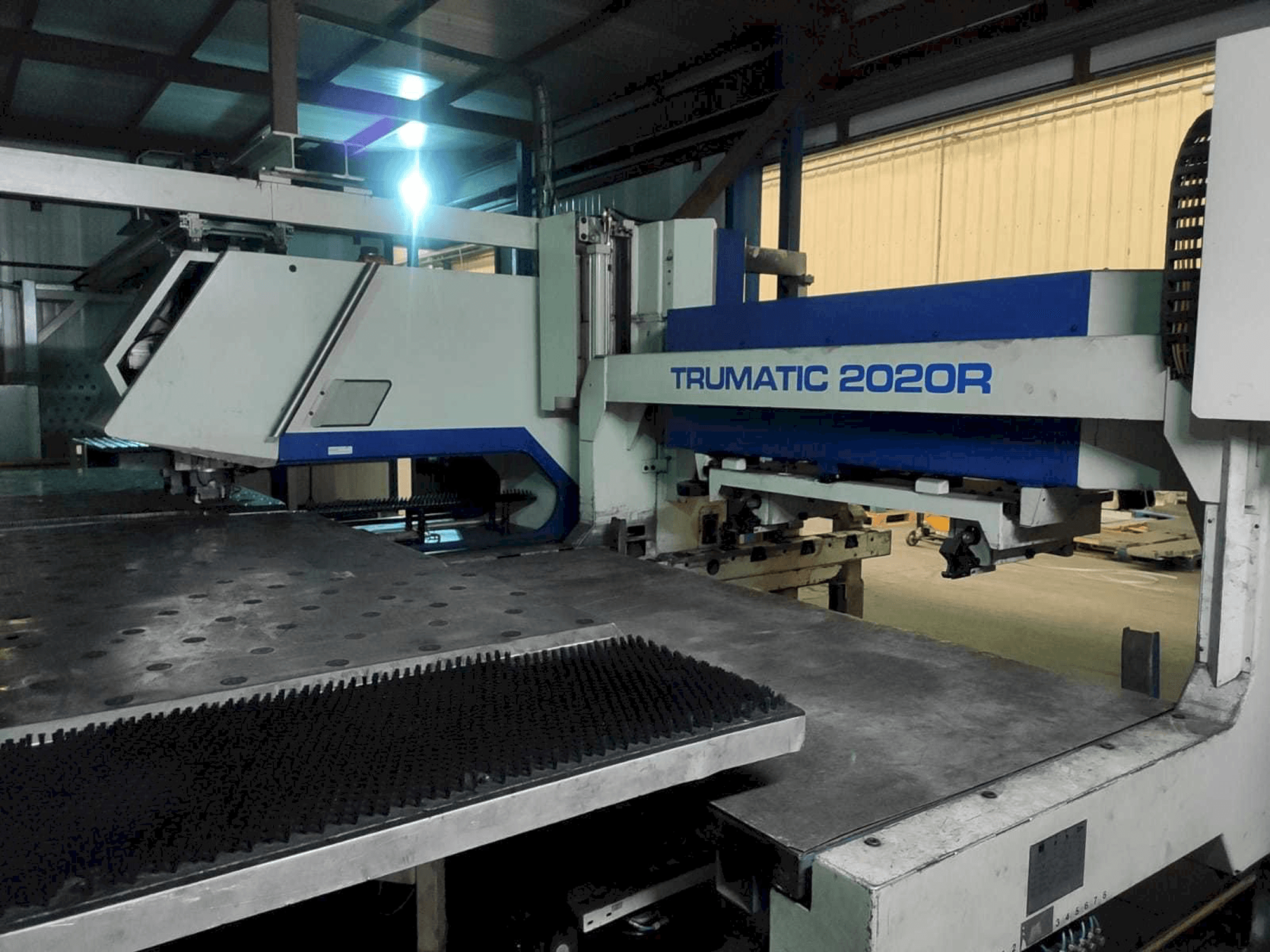 Koneen Trumpf Trumatic 2020R etunäkymä