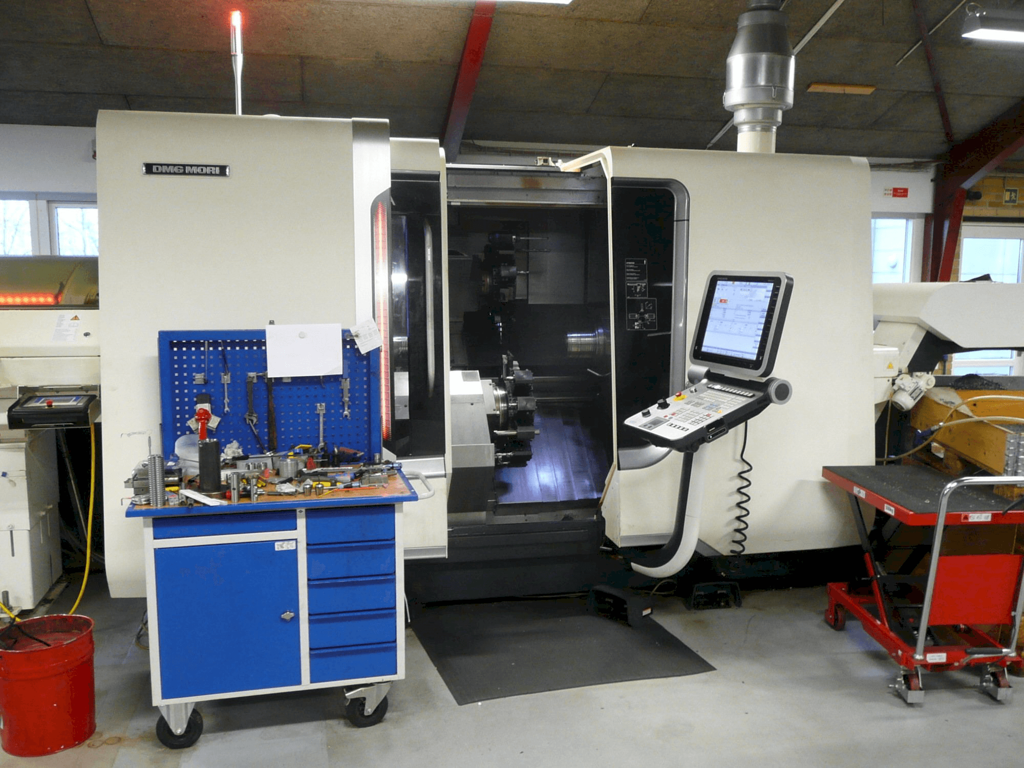 Koneen DMG MORI CTX beta 800 A4 etunäkymä