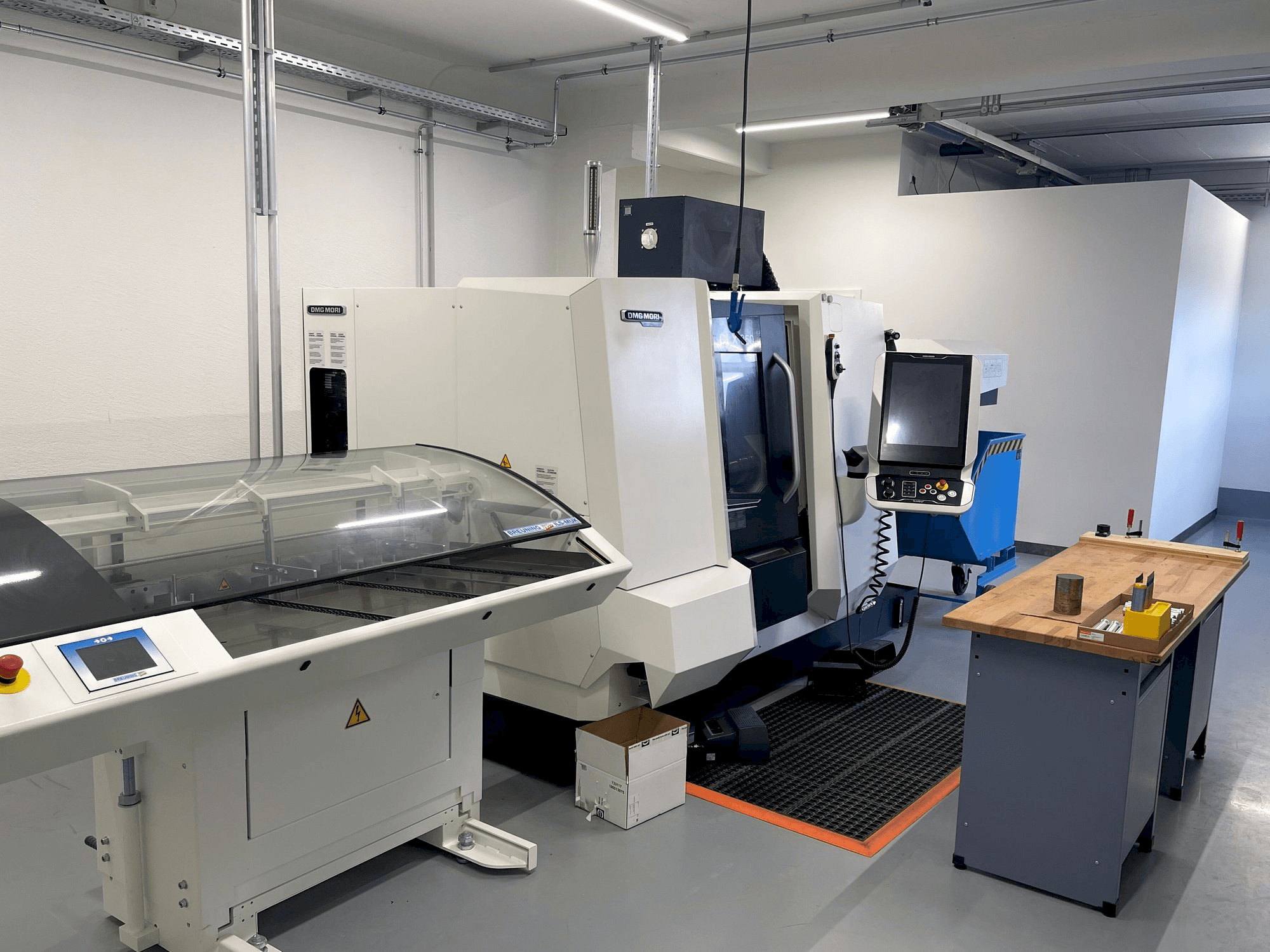 Koneen DMG Mori Seiki CLX 350 V6 etunäkymä