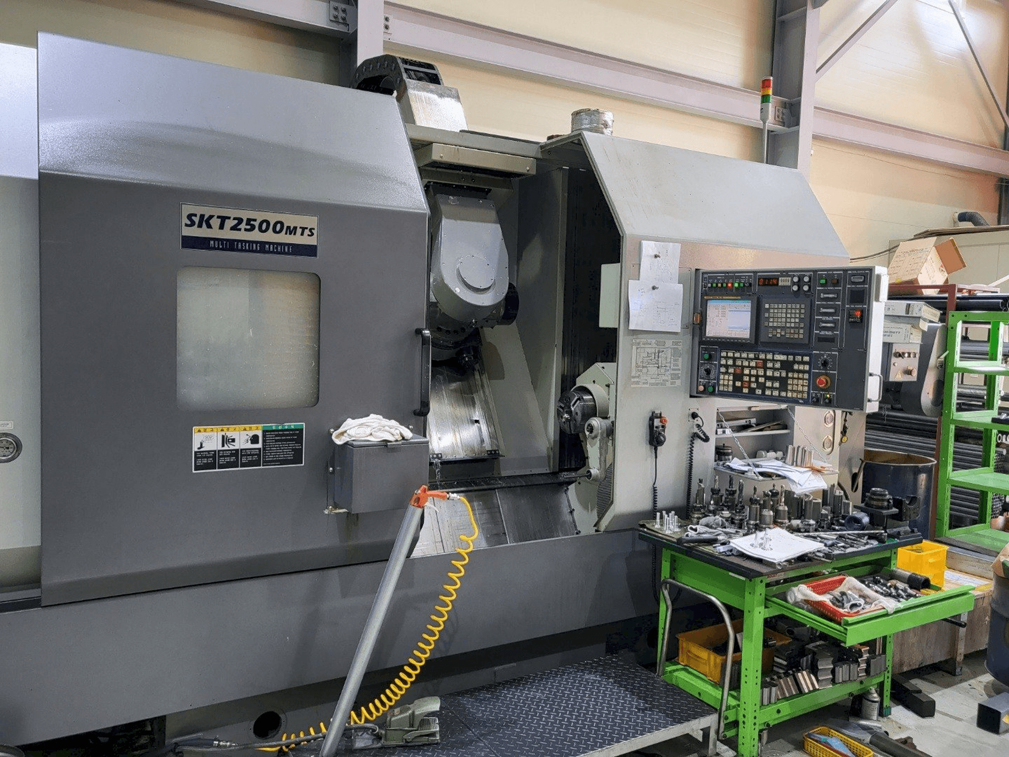 Koneen Hyundai Wia SKT2500MTS etunäkymä