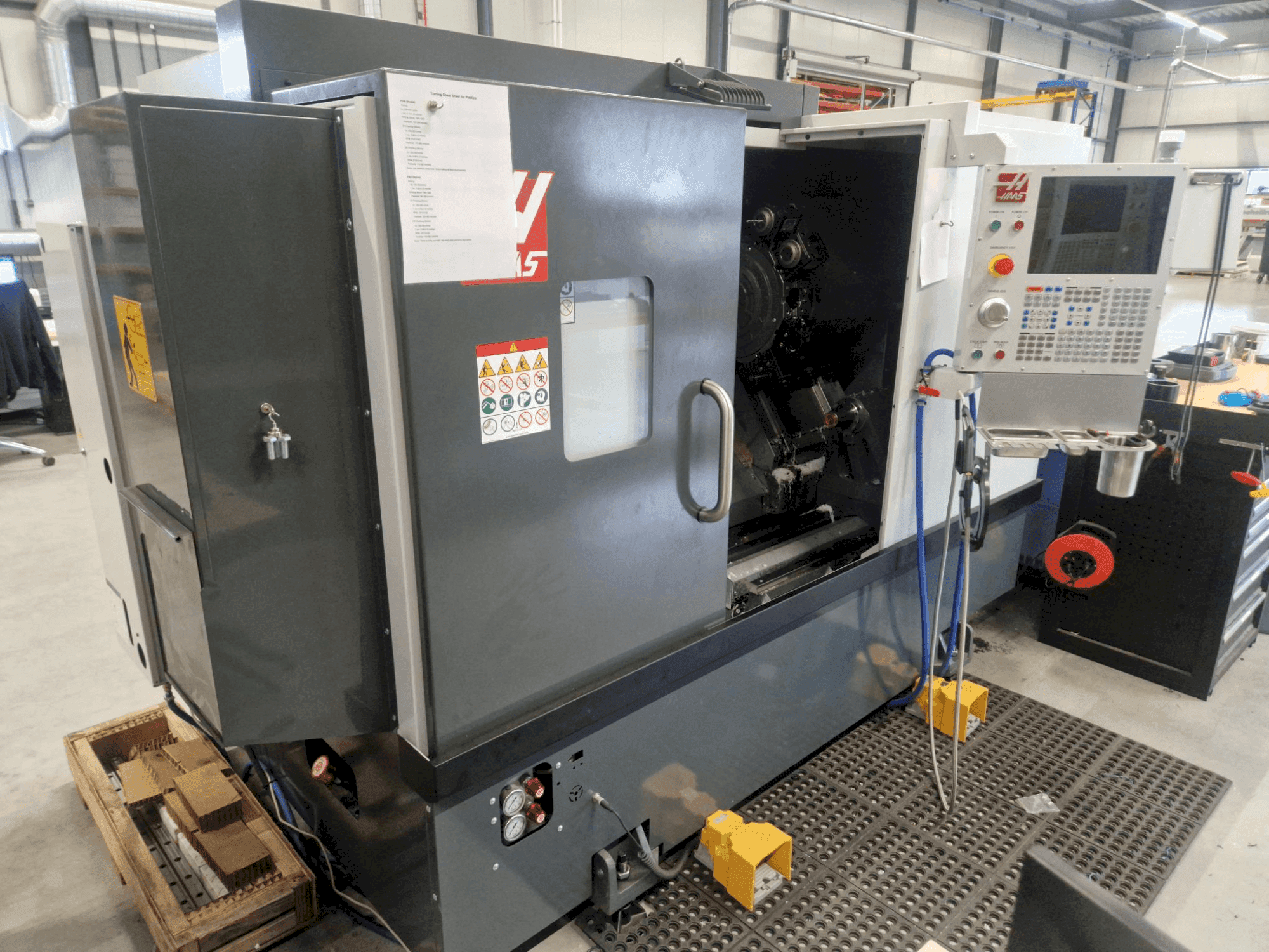 Koneen HAAS ST-25Y etunäkymä