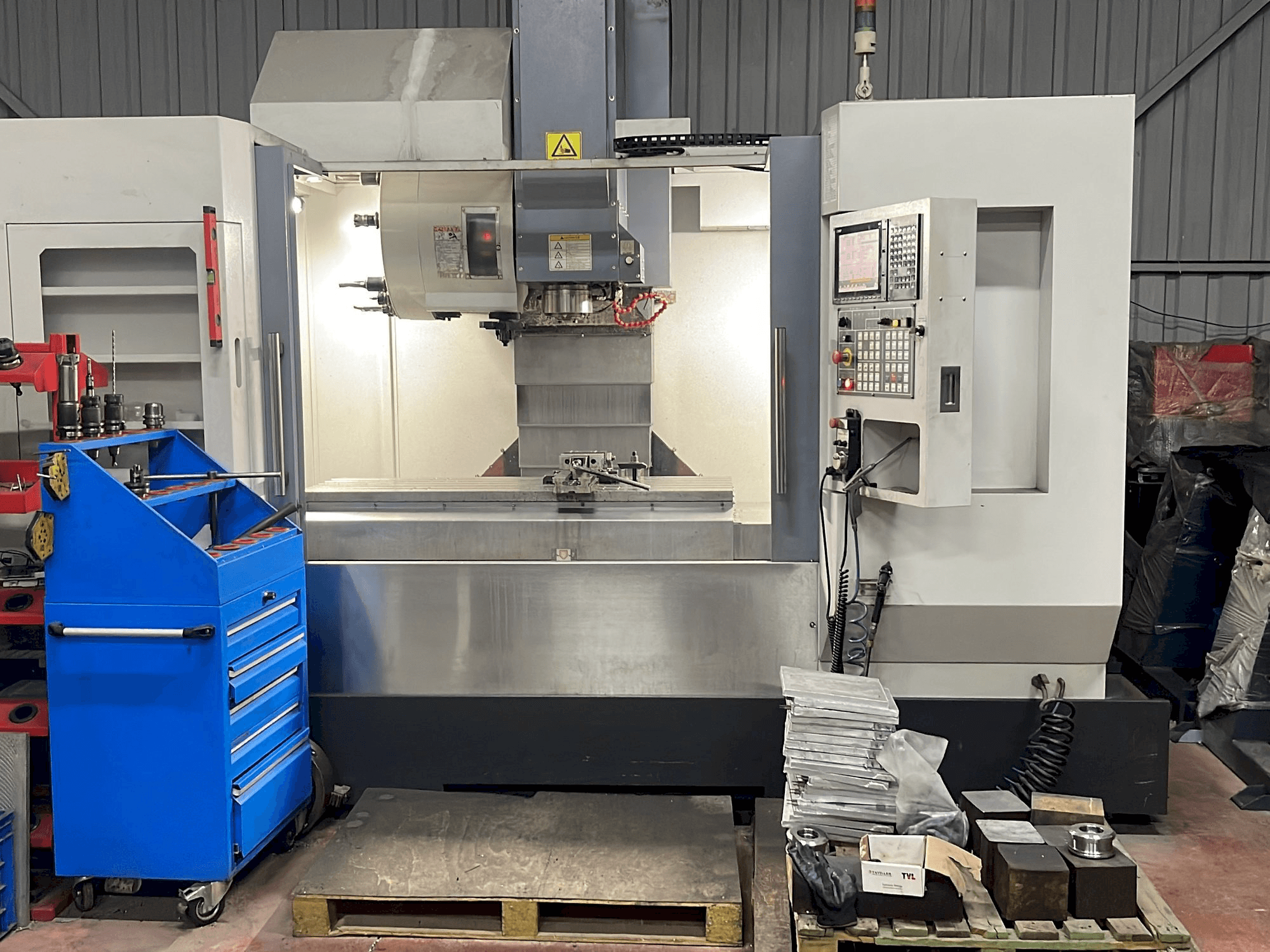 Koneen Akira Seiki SR2XP etunäkymä