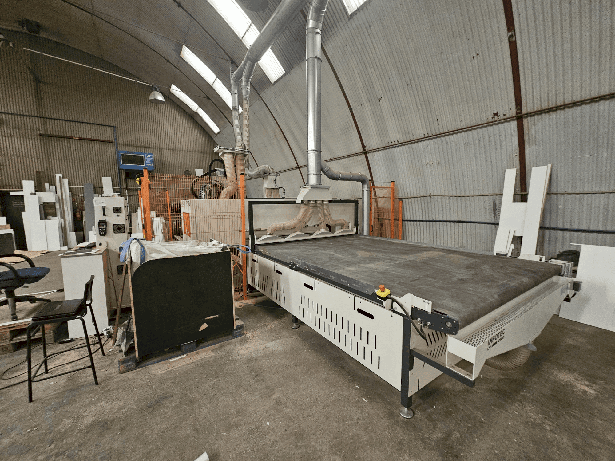 Koneen INFOTEC 3121 PRO EVO etunäkymä