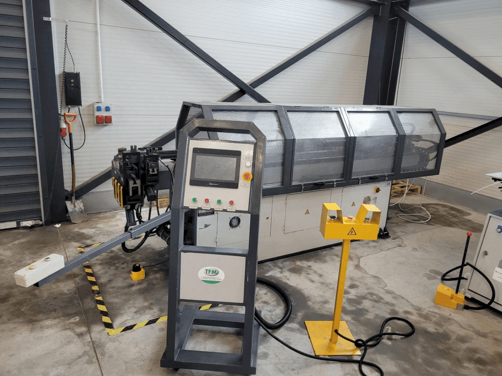 Koneen TFM GM-SB-38CNC- 2A1S etunäkymä