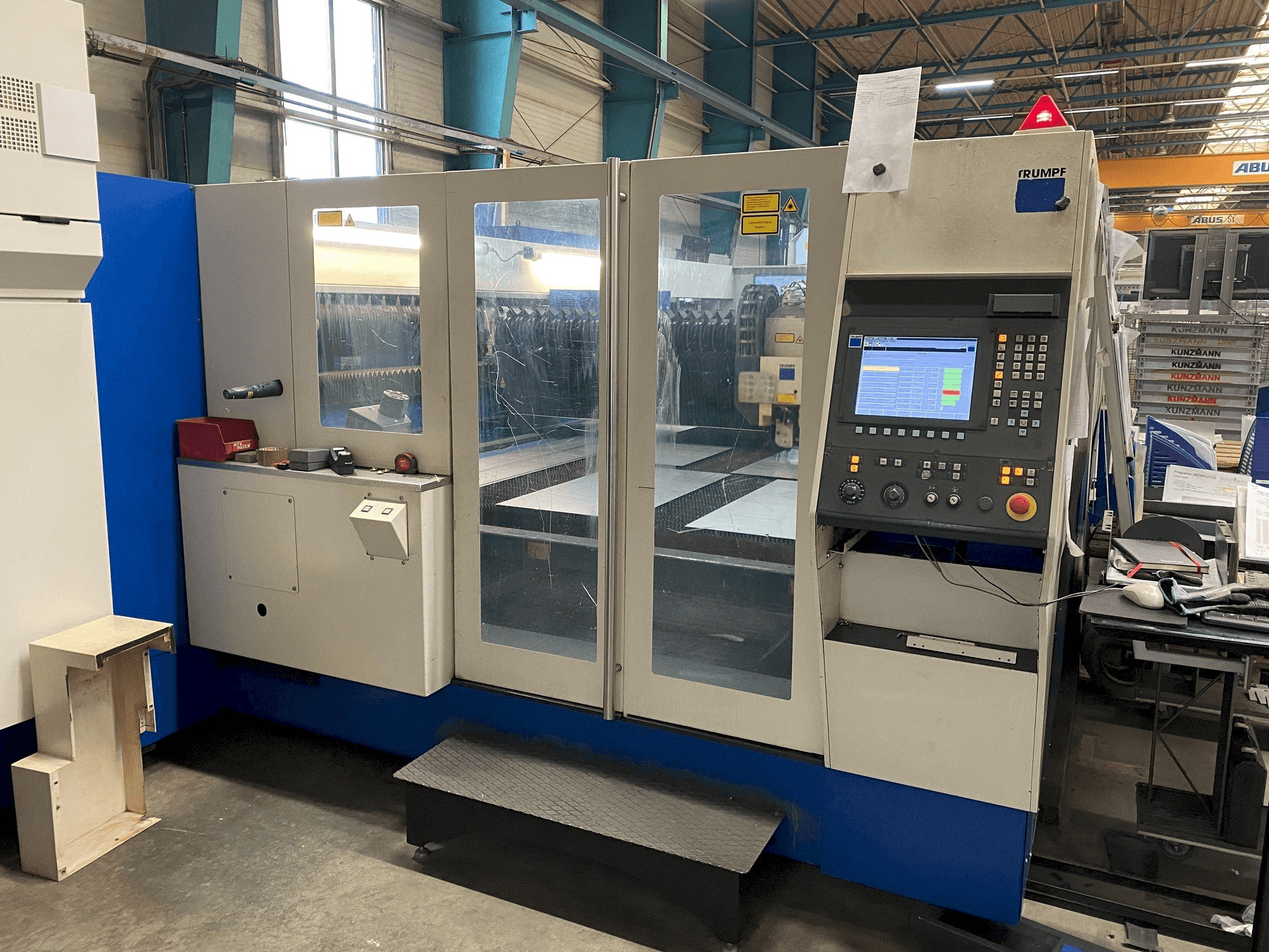 Koneen Trumpf laser 5040 etunäkymä