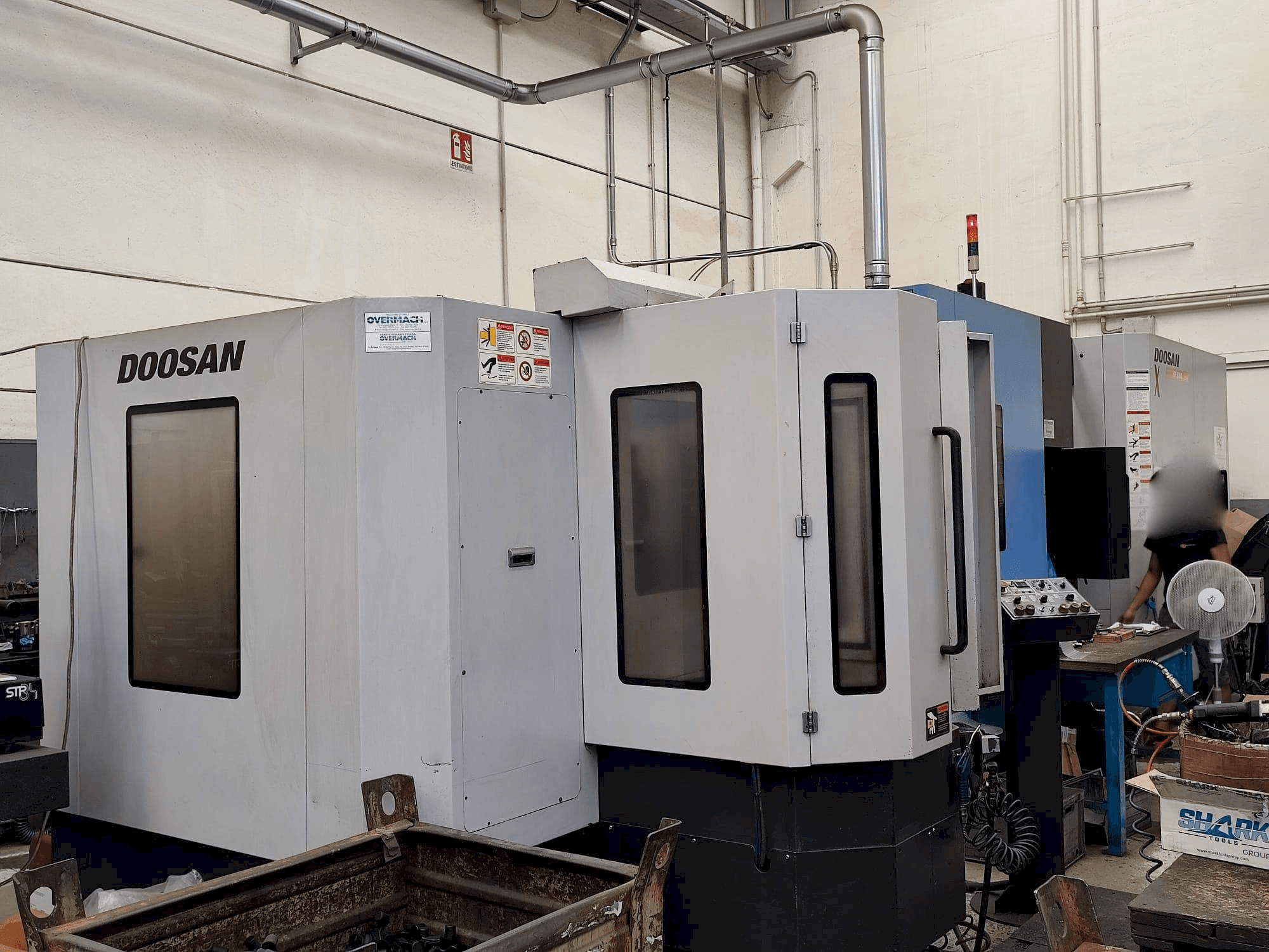 Koneen DOOSAN HP 5100 etunäkymä