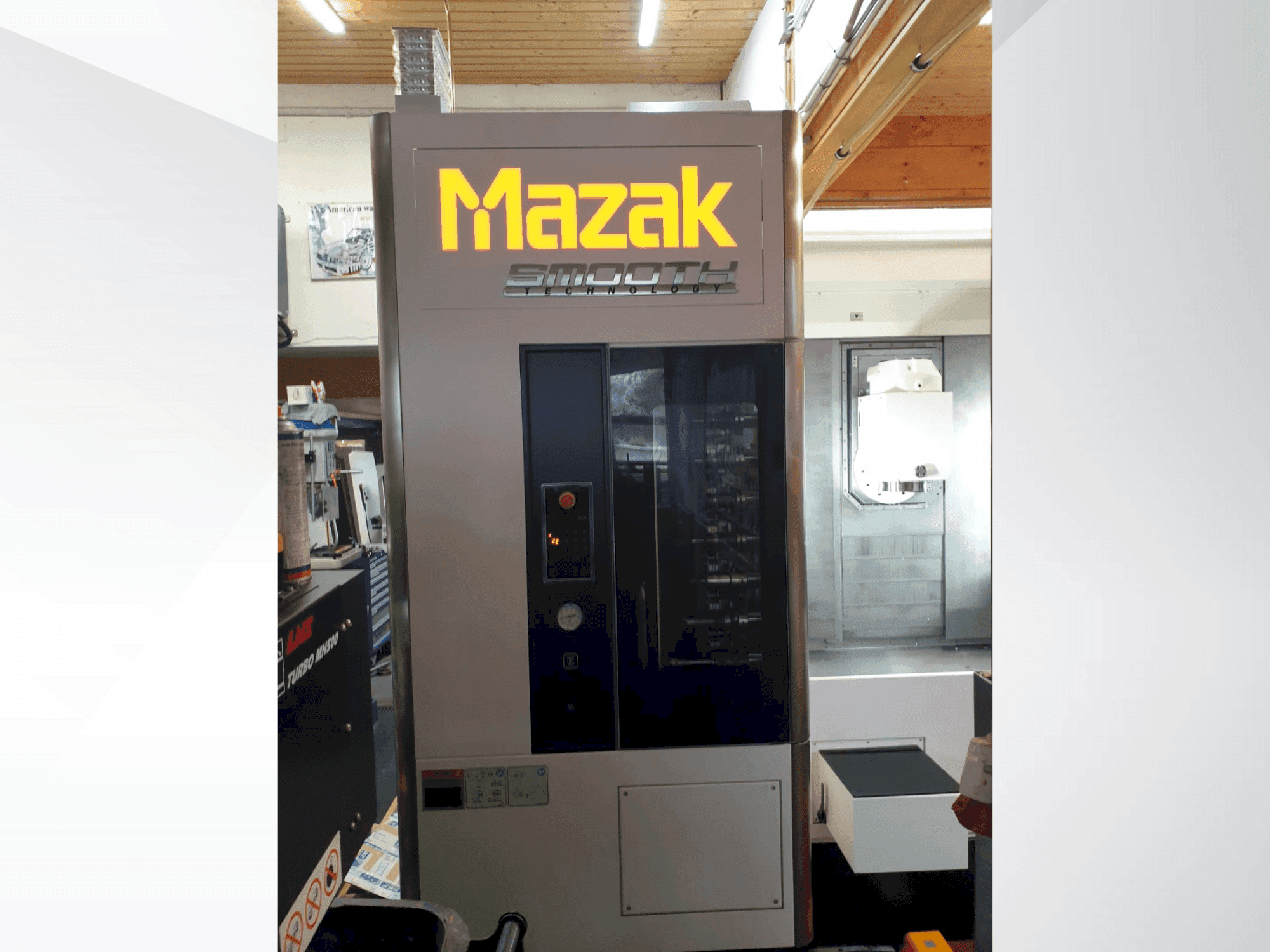 Koneen Mazak INTEGREX j-200S etunäkymä