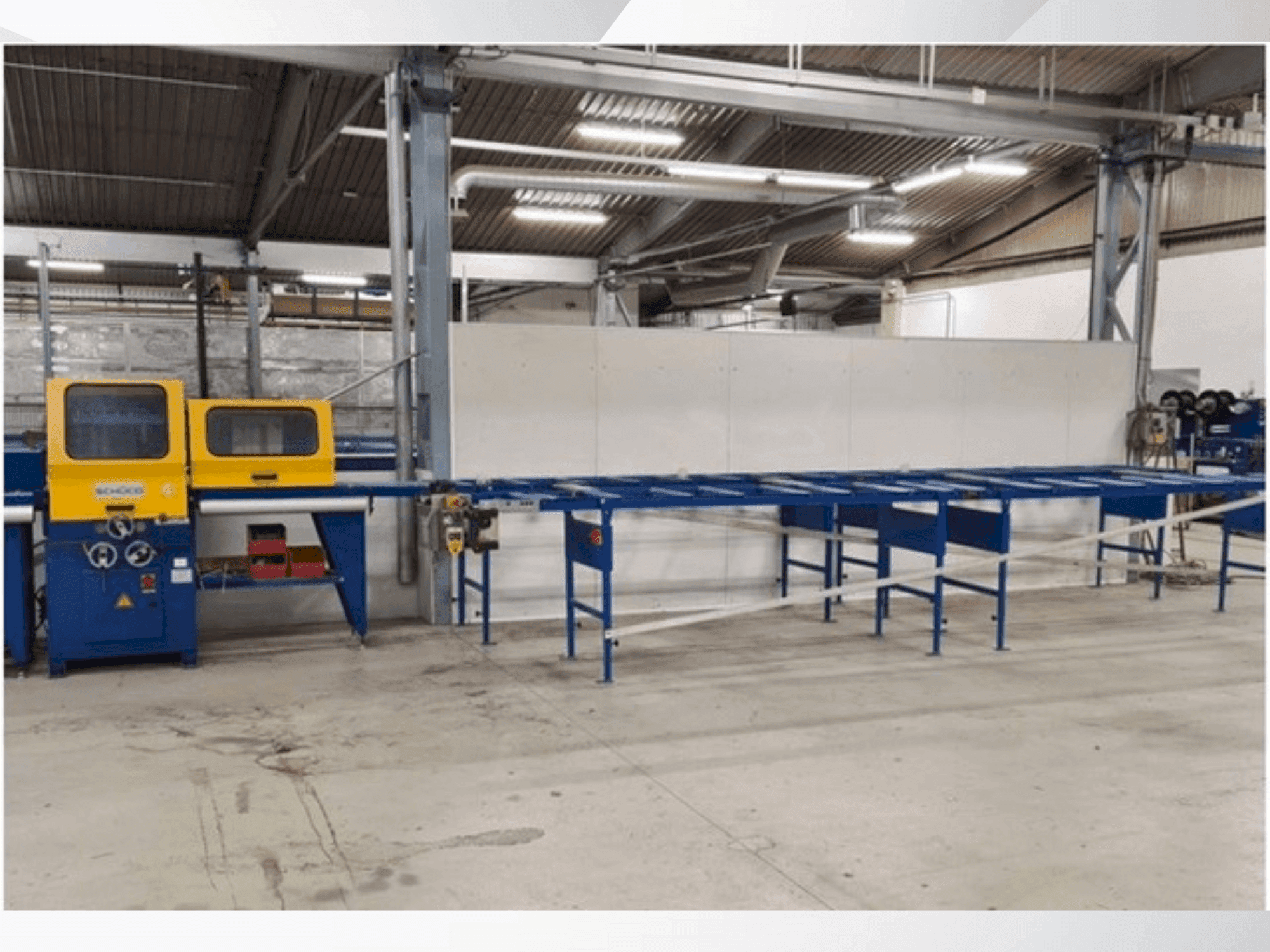 Koneen SCHÜCO ISOMAT 5 etunäkymä