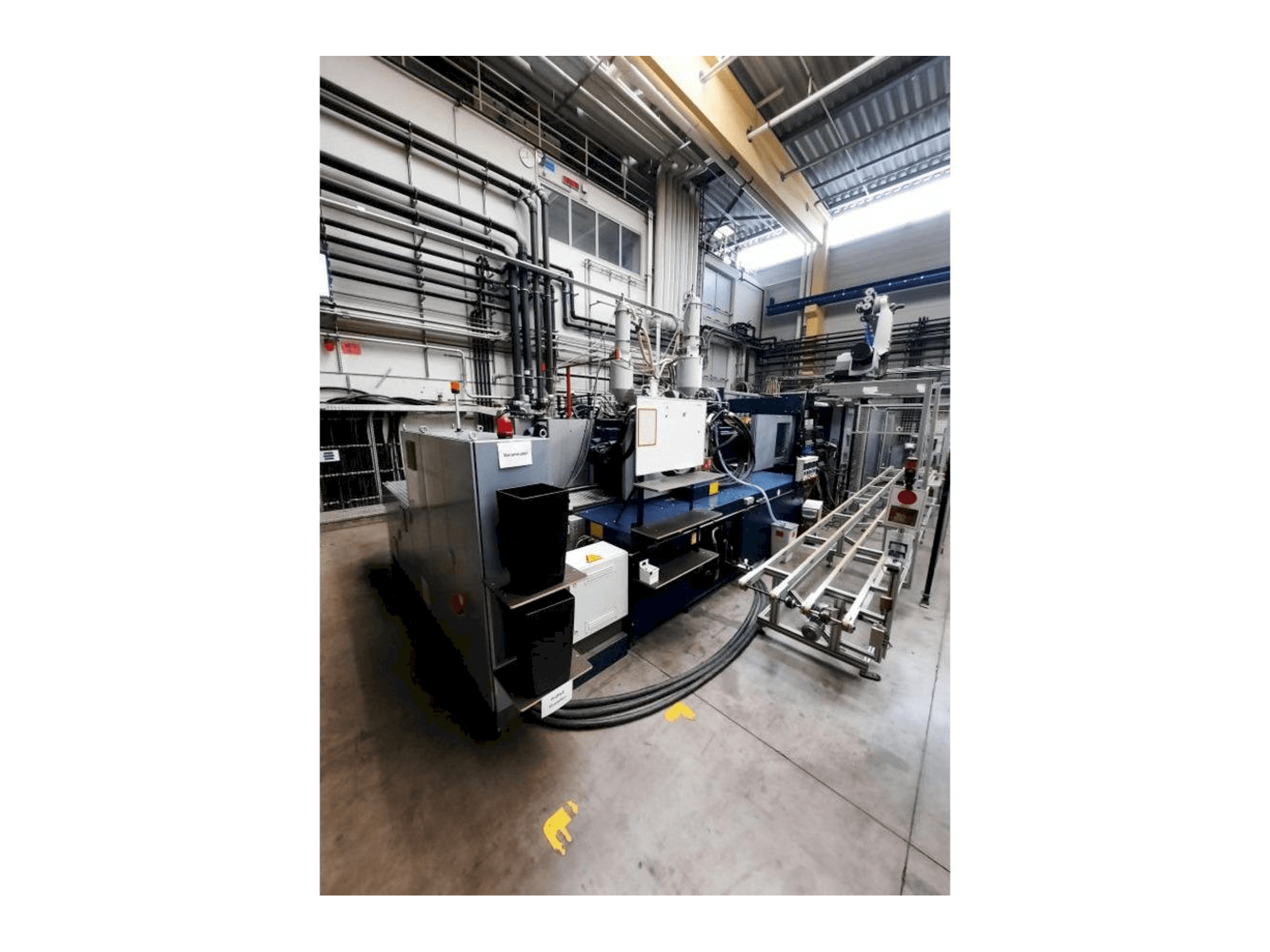 Koneen Battenfeld HM13000/9200/7700 etunäkymä