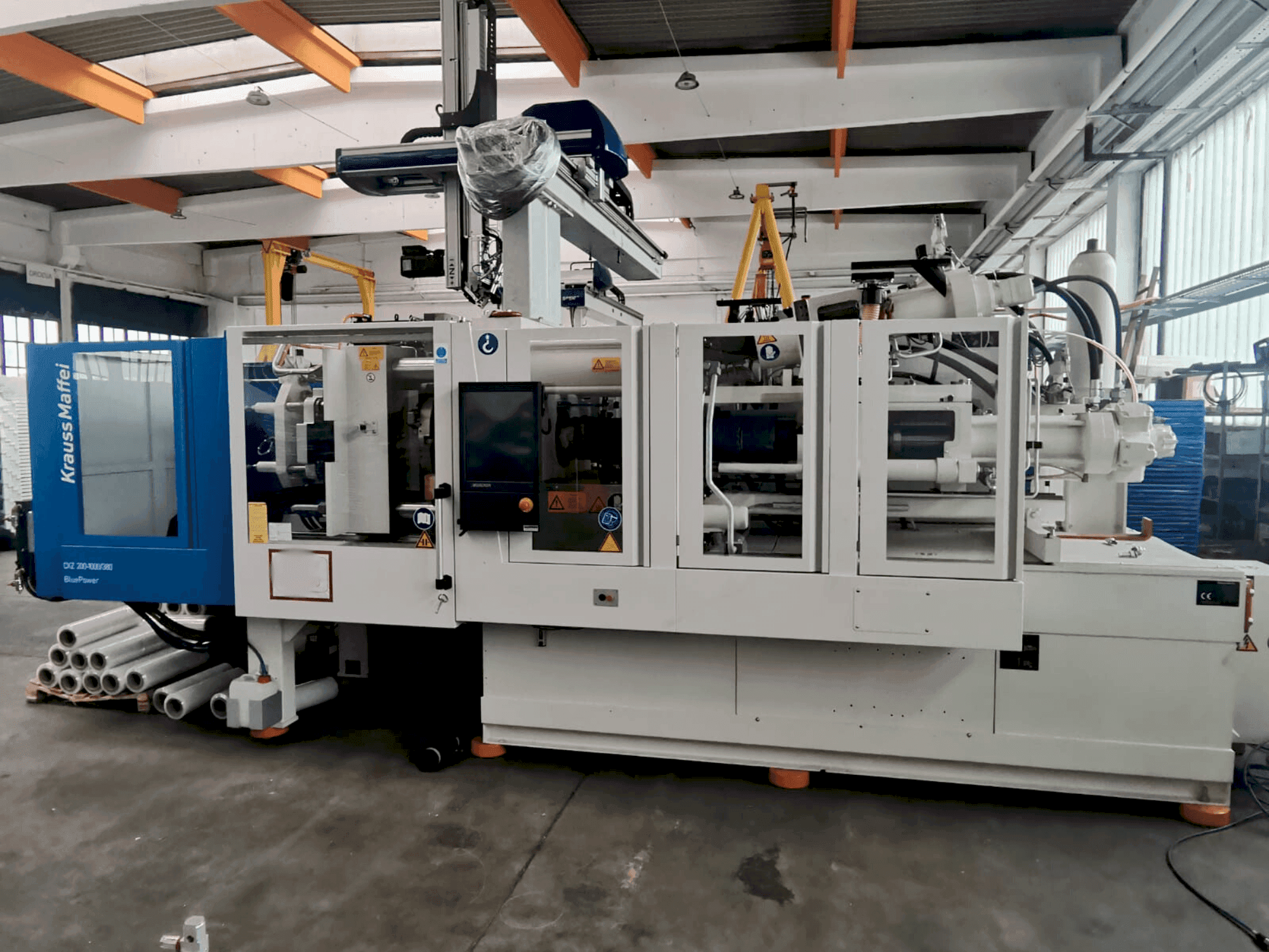 Koneen Krauss Maffei 200-1000-380 CX Z etunäkymä