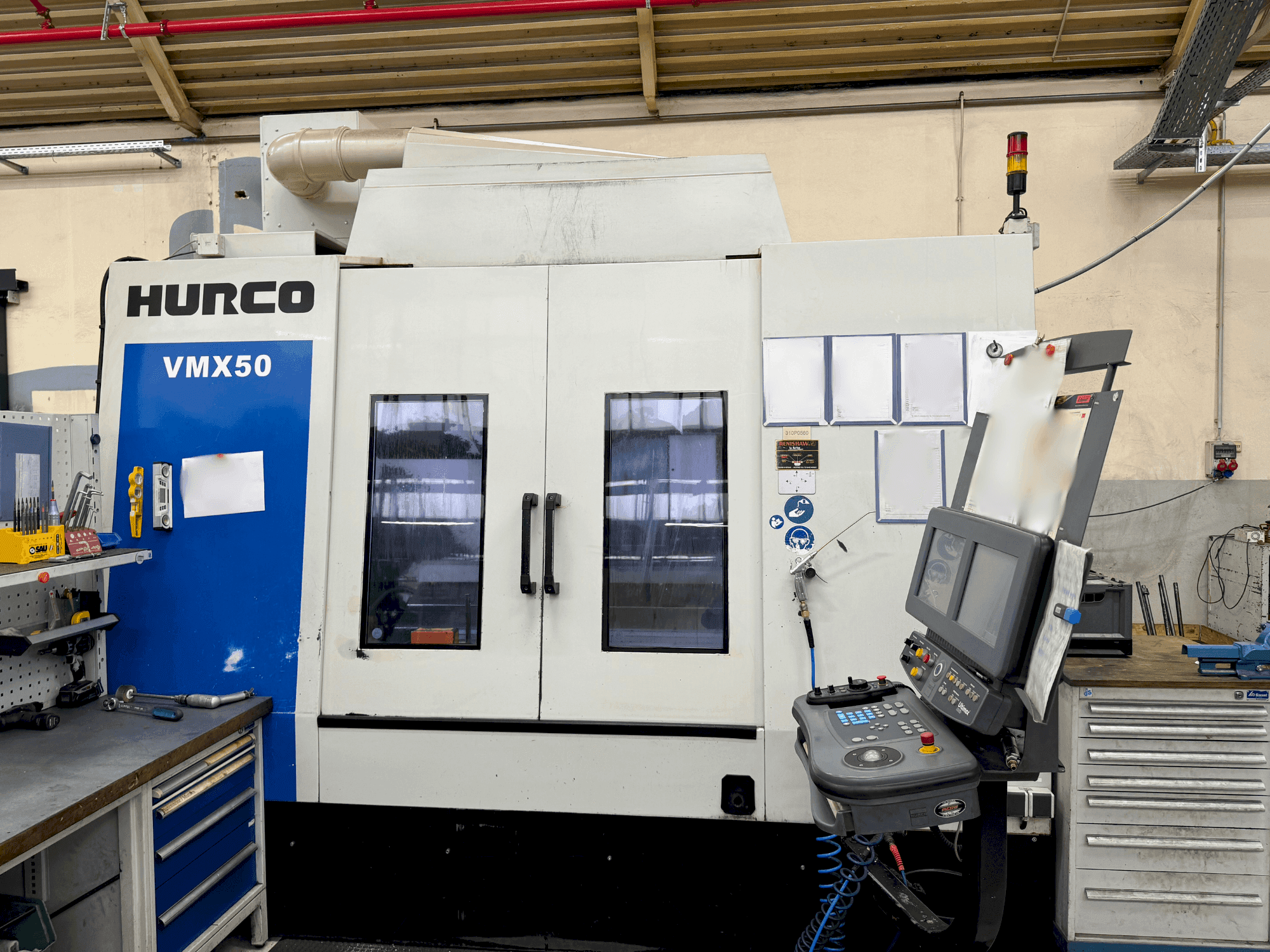 Koneen Hurco VMX 50/40T etunäkymä