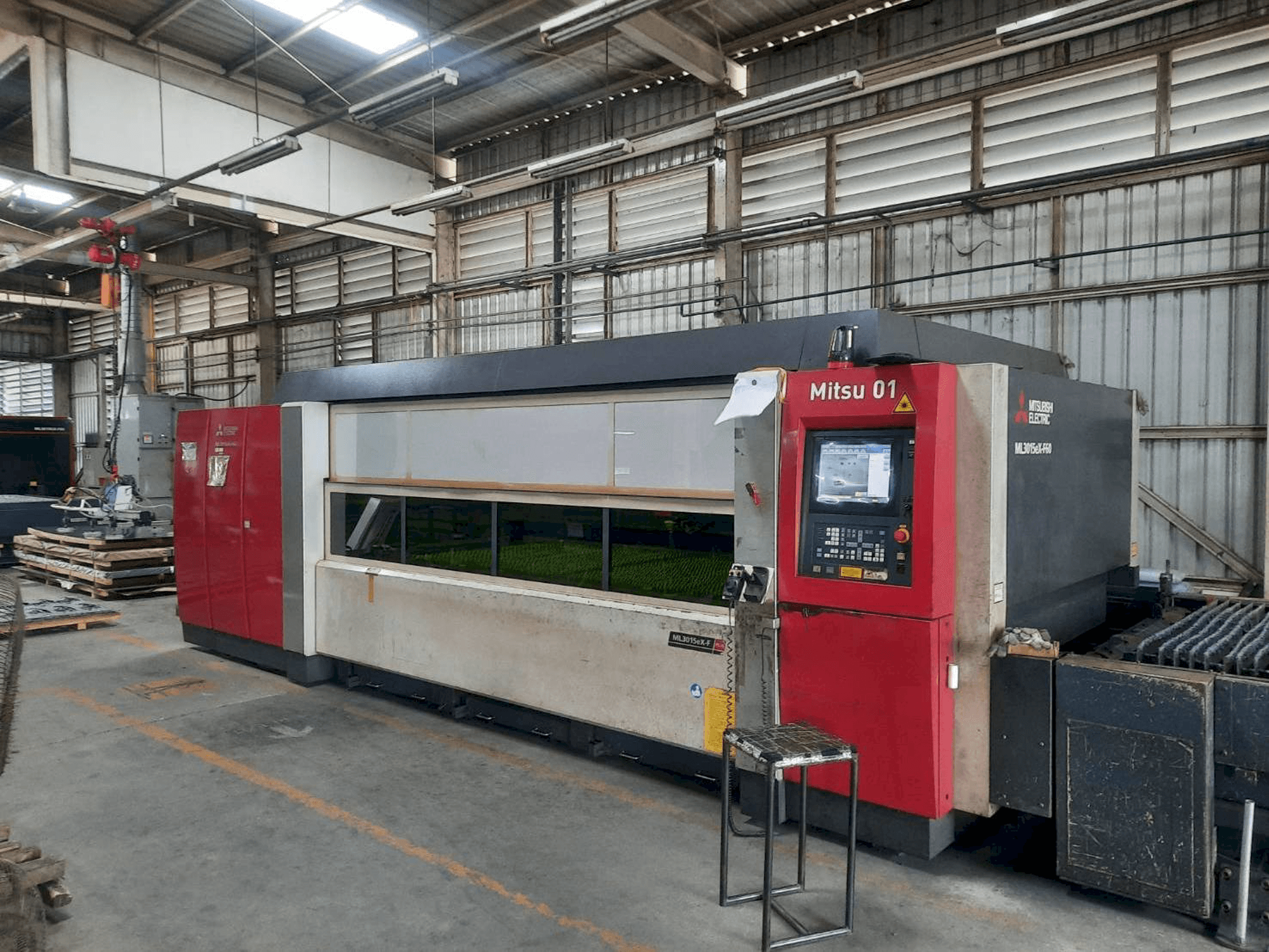 Koneen Mitsubishi ML3015eX F60 etunäkymä