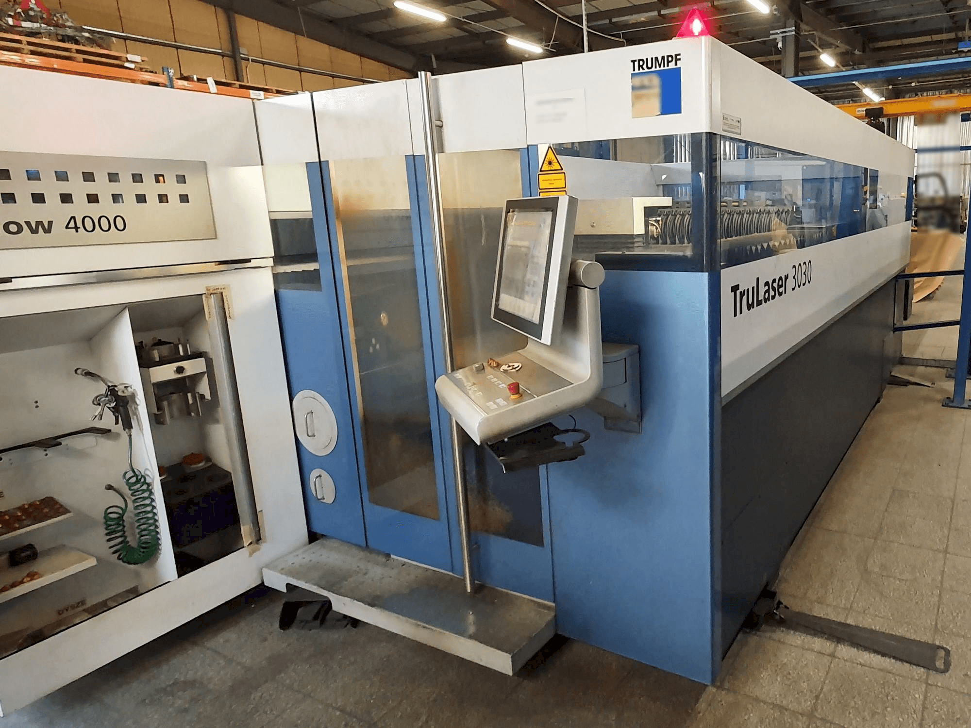 Koneen Trumpf TruLaser 3030 etunäkymä