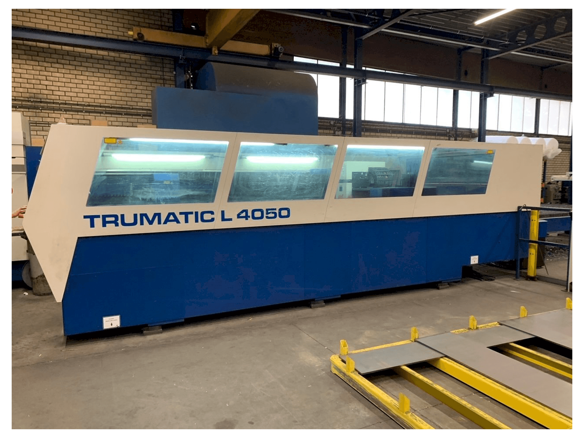 Koneen Trumpf Trumatic L4050 5kW CO2 + Liftmaster etunäkymä