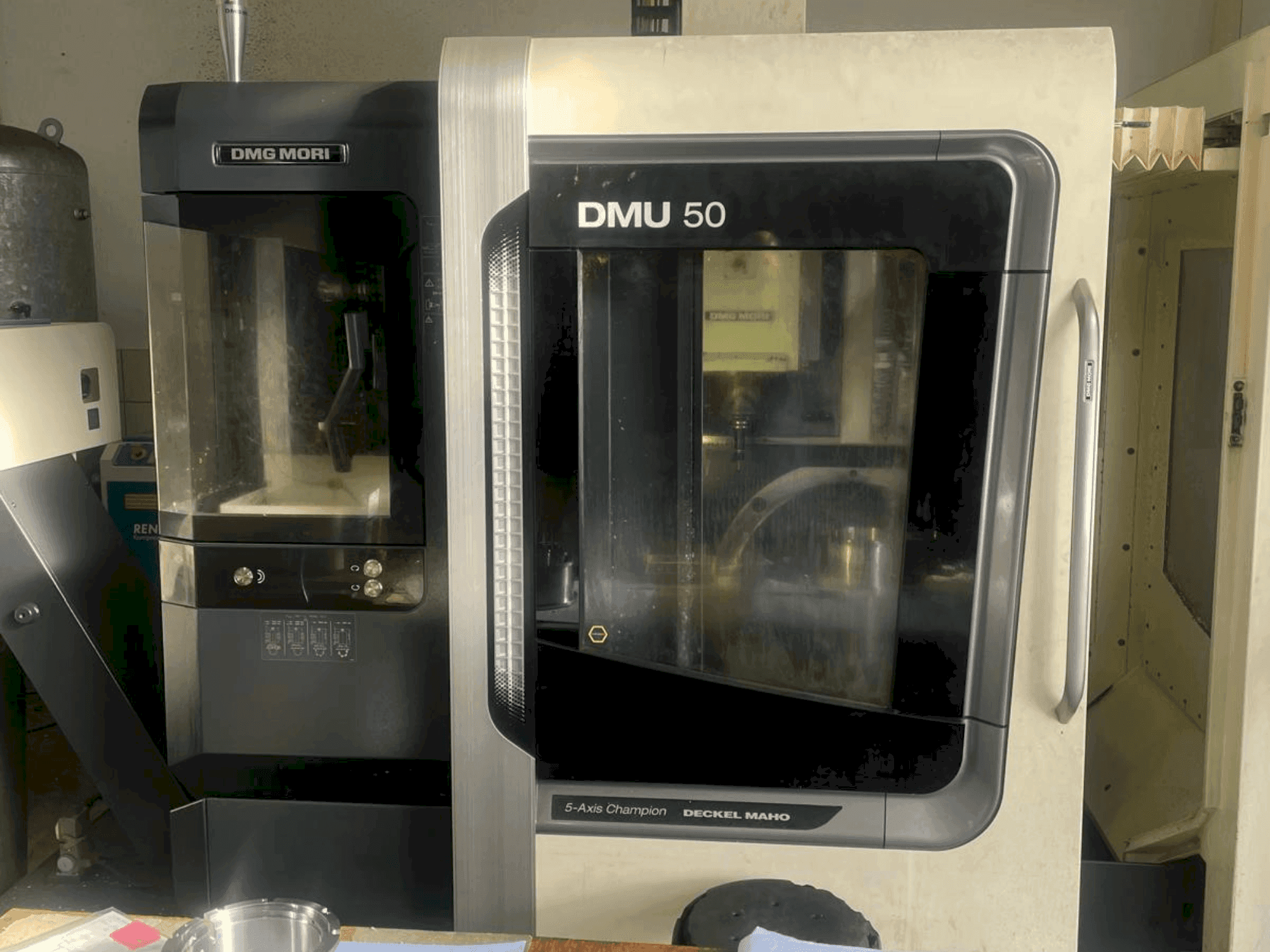 Koneen DMG MORI DMU 50 etunäkymä