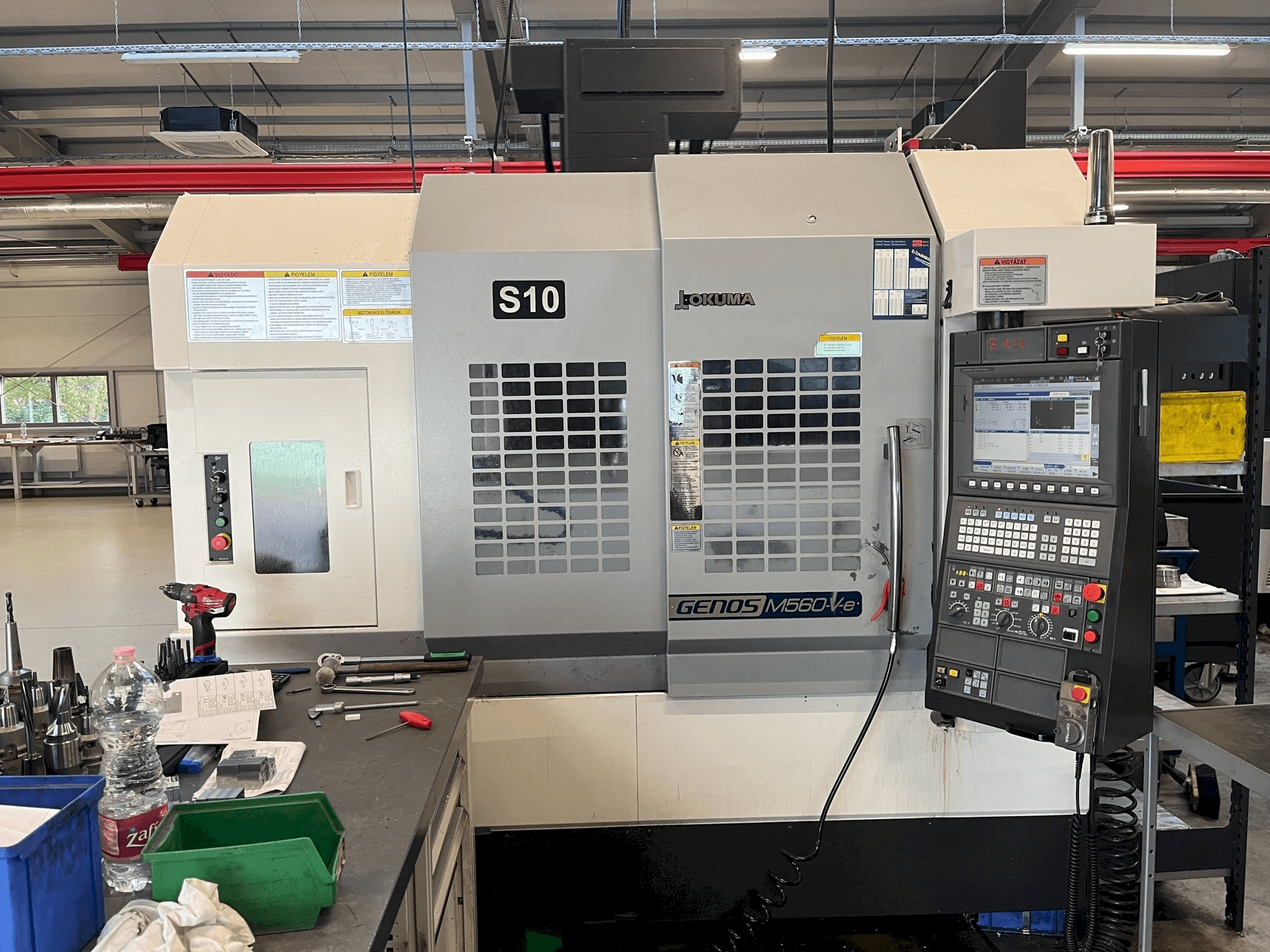 Koneen Okuma GENOS M560R etunäkymä