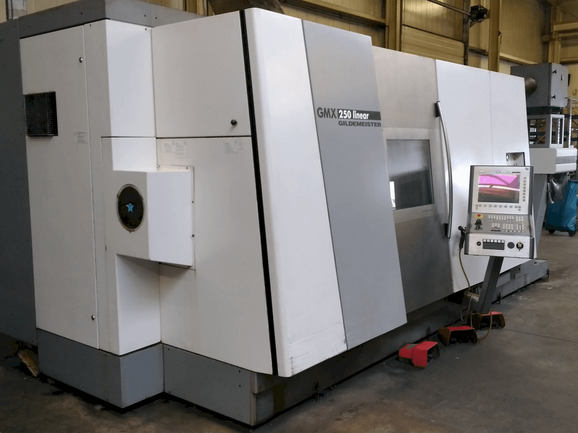 Koneen Gildemeister GMX 250 linear etunäkymä