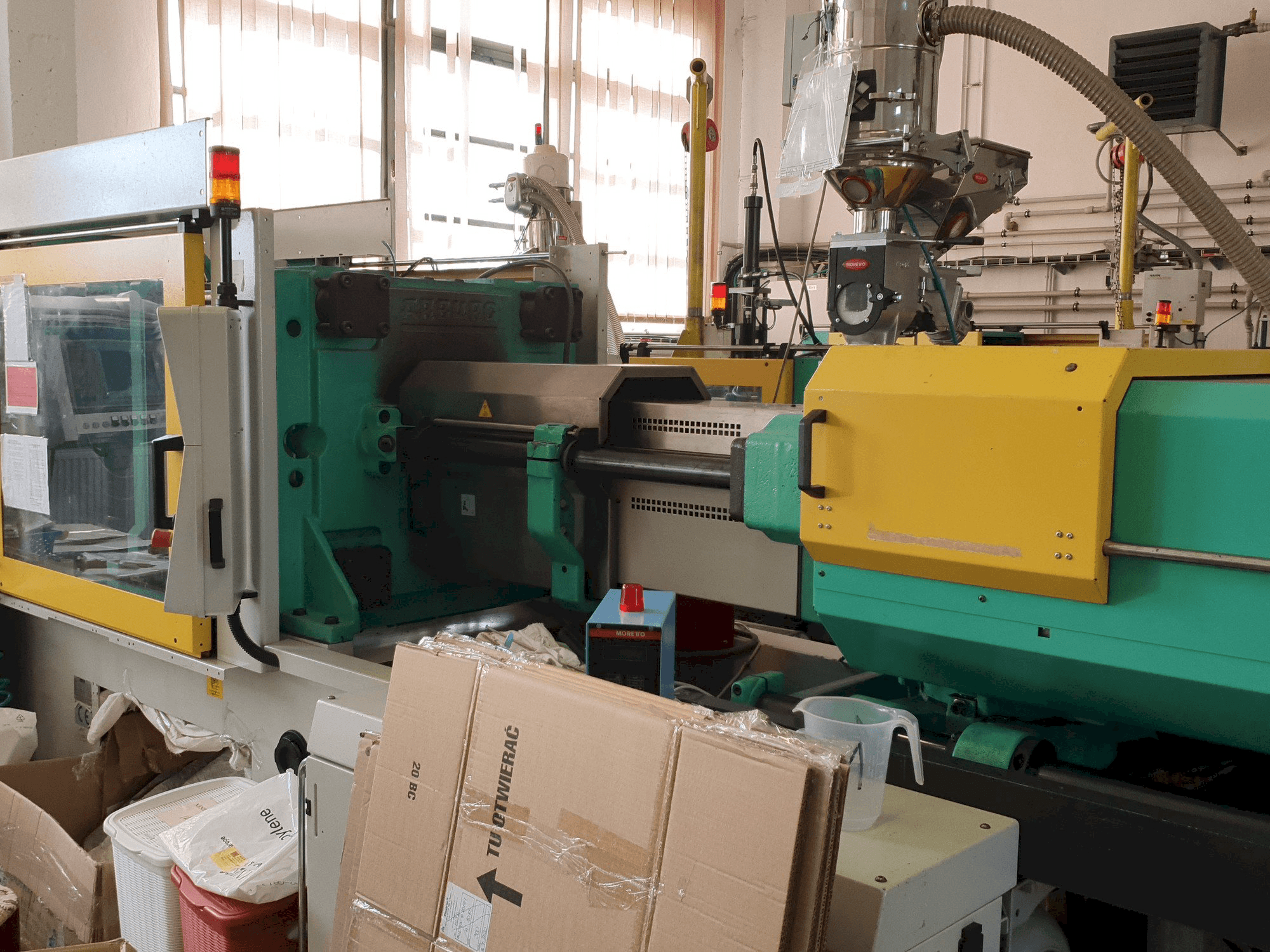 Koneen Arburg 570C 2200 - 1300 etunäkymä