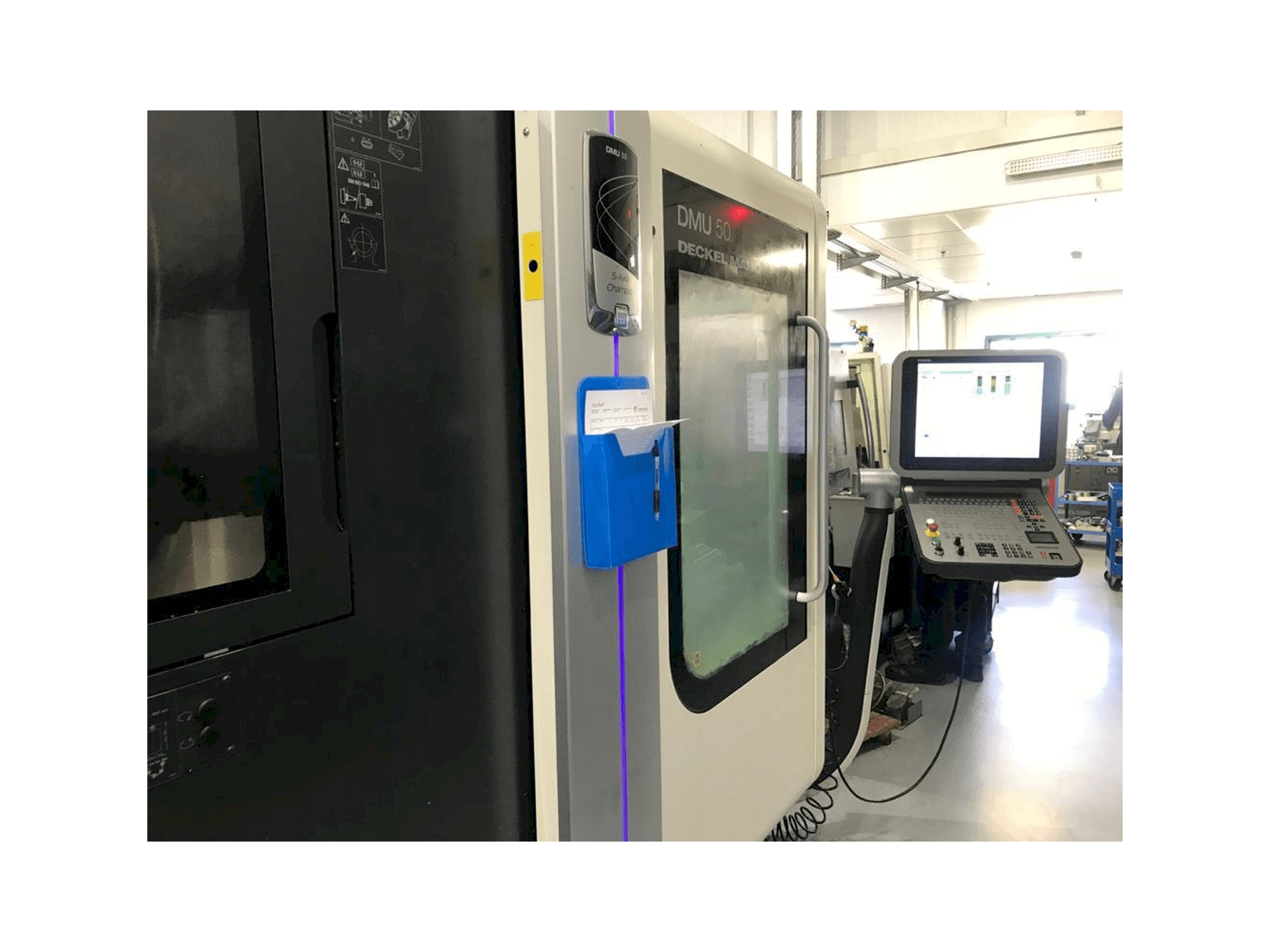 Koneen DMG Mori Seiki DMU 50 etunäkymä