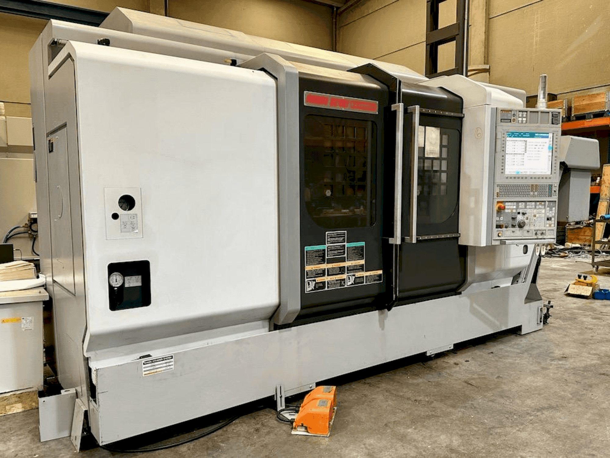 Koneen MORI SEIKI NZX 2500/1000Y etunäkymä