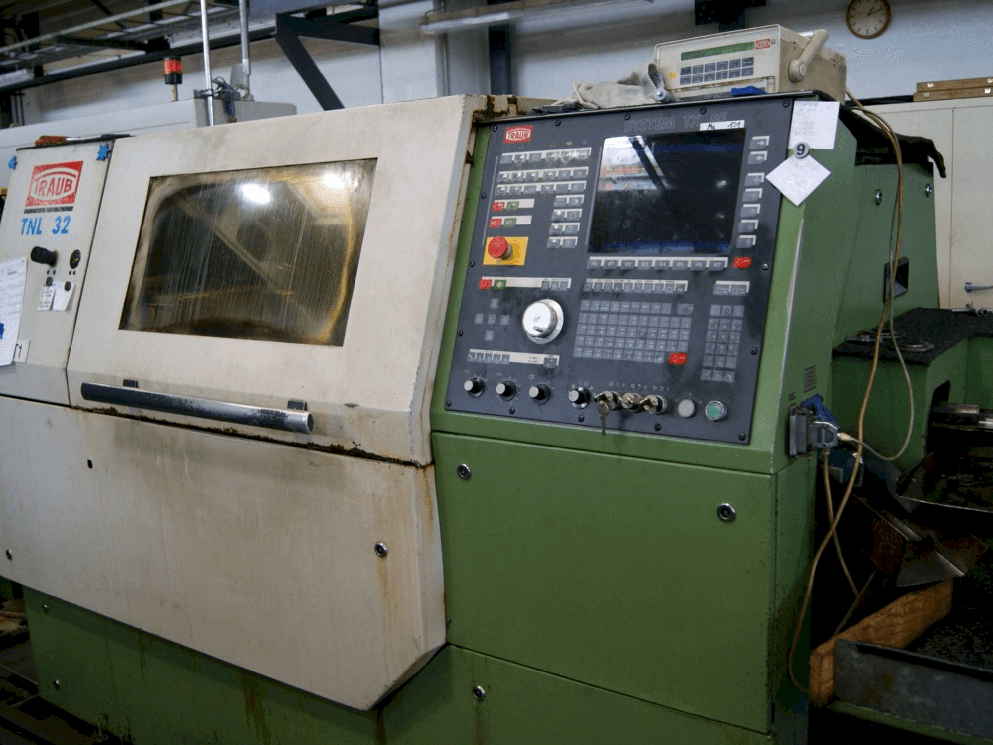 Koneen TRAUB TNL 32G etunäkymä