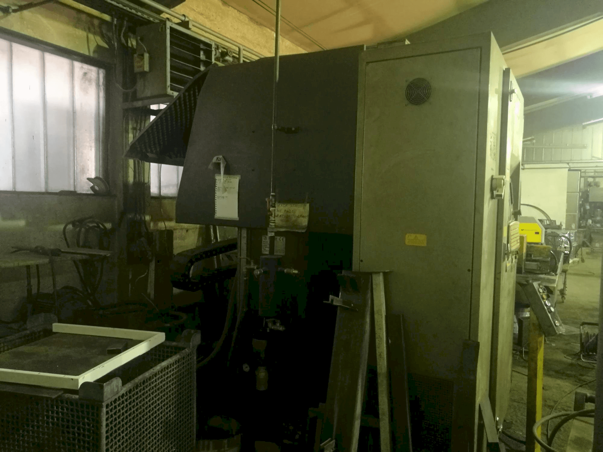 Koneen Rainer 1000R vasemman sivun näkymä