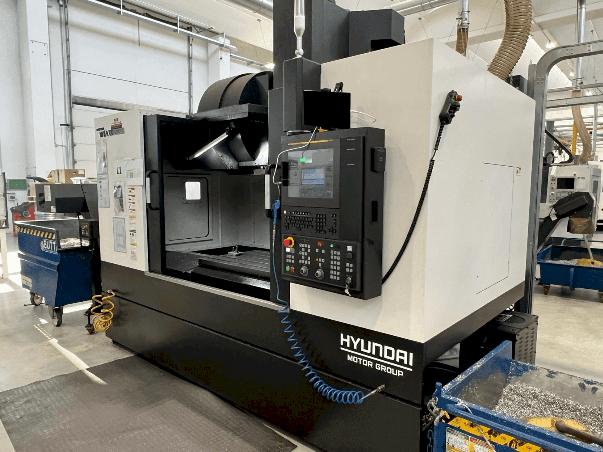 Koneen Hyundai KF6700II etunäkymä