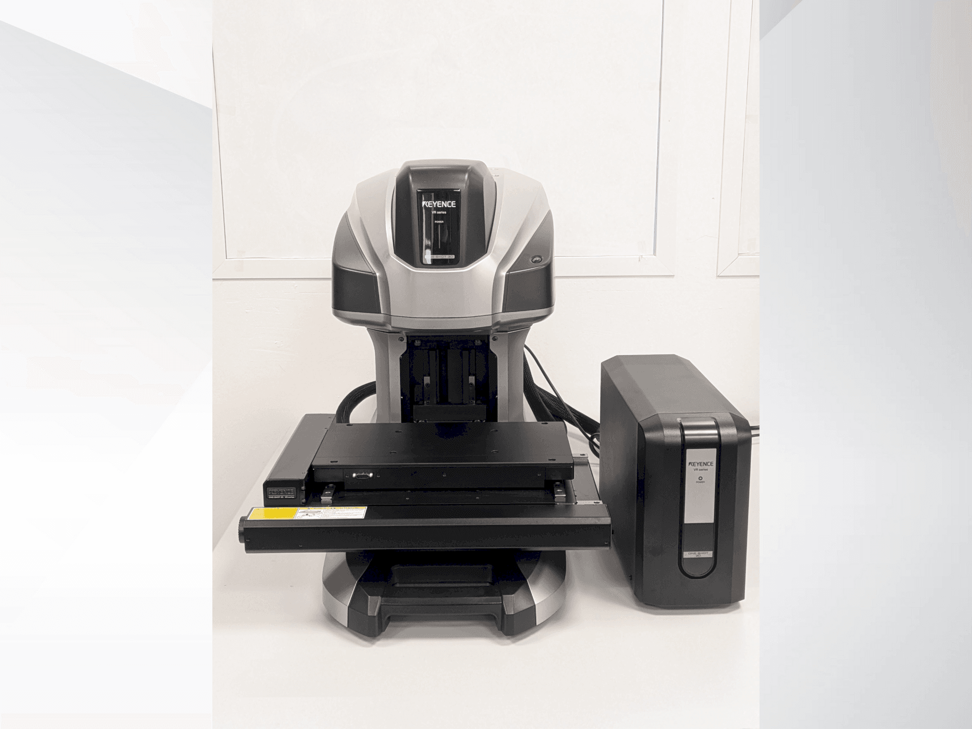 Koneen KEYENCE VR-6200 etunäkymä