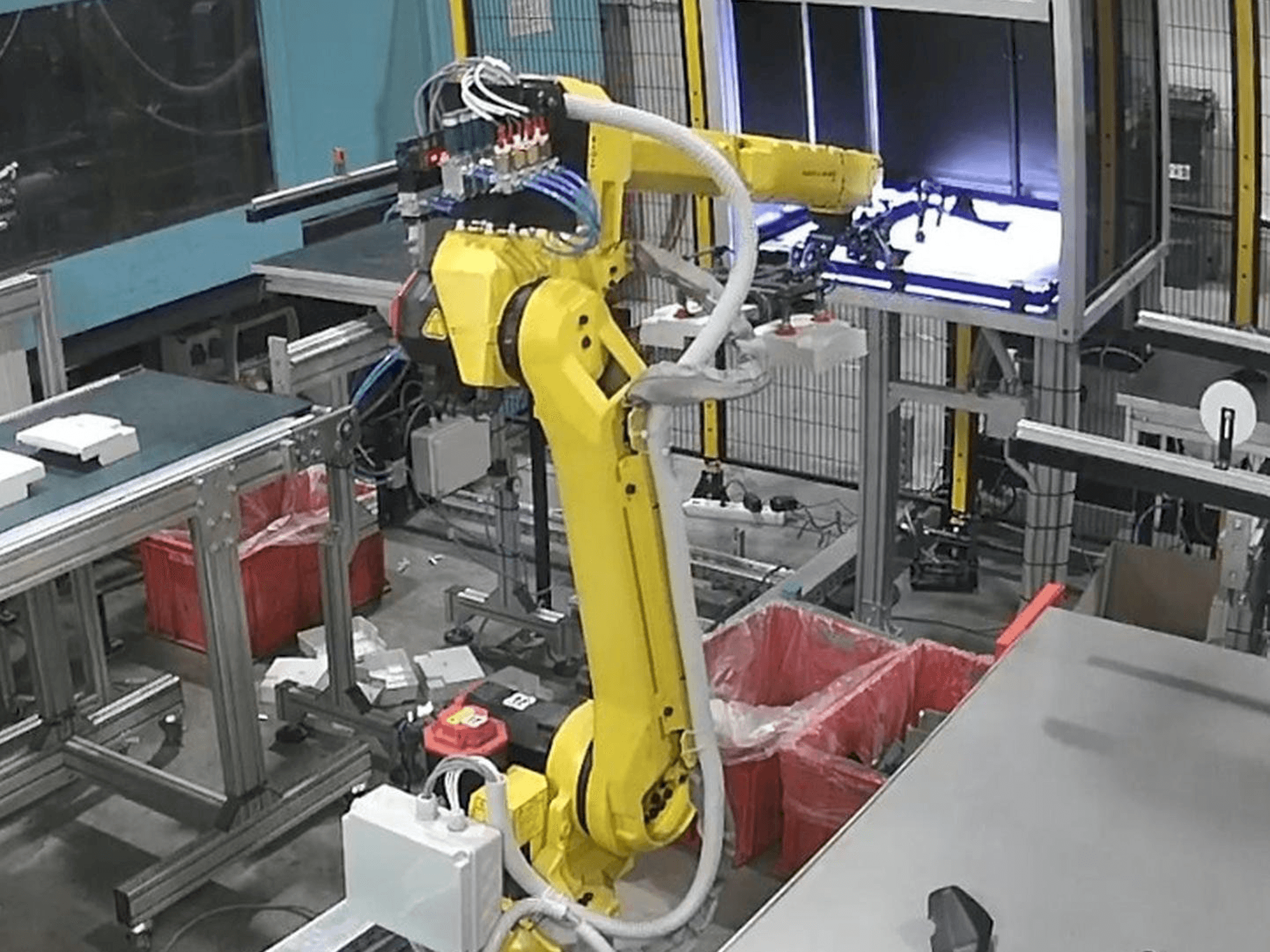 Koneen FANUC M20iA12L etunäkymä
