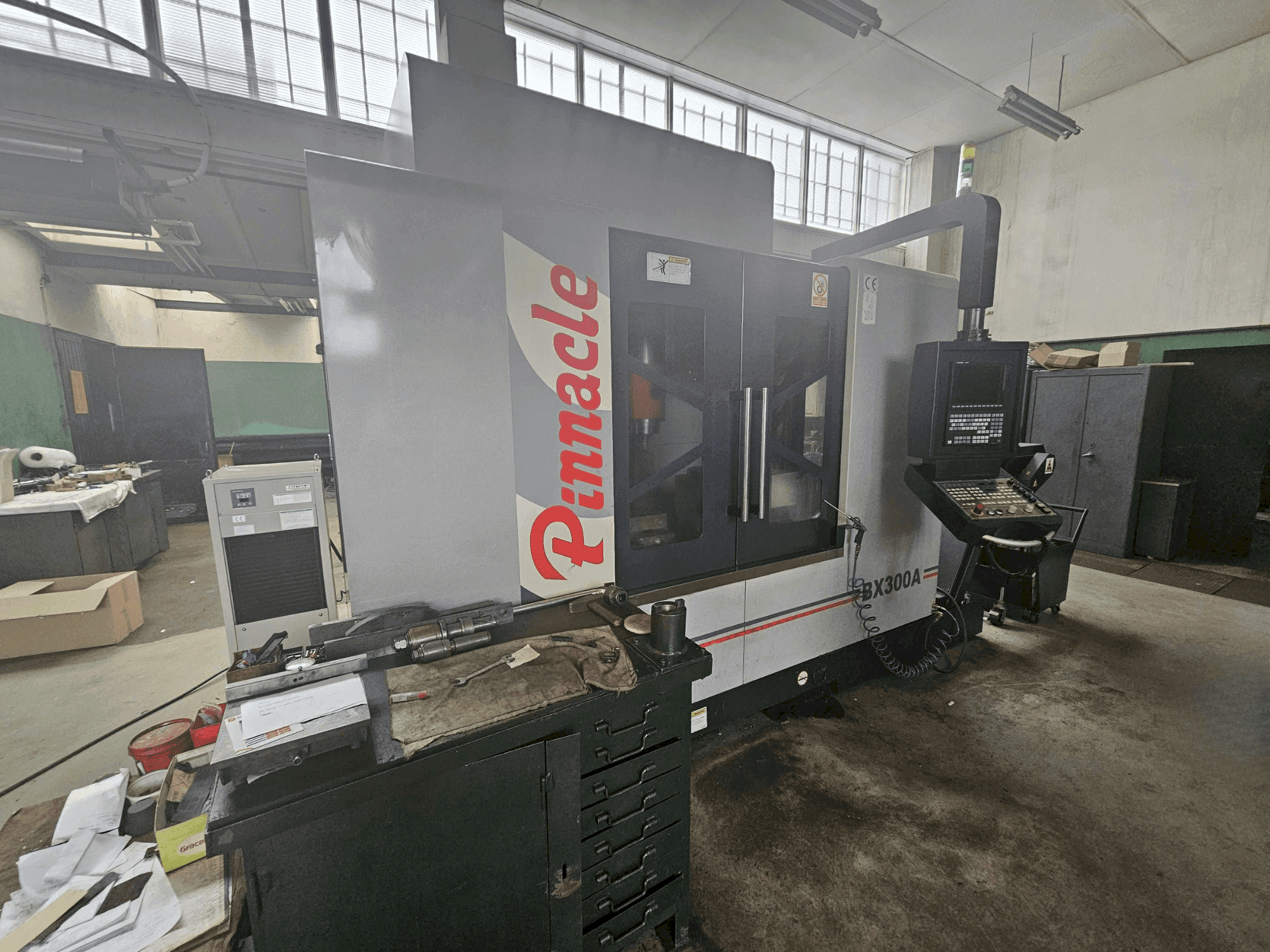 Koneen Pinnacle BX300A etunäkymä