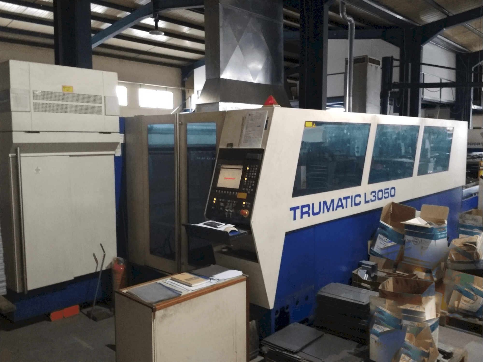 Koneen Trumpf Trumatic L3050 5kw etunäkymä