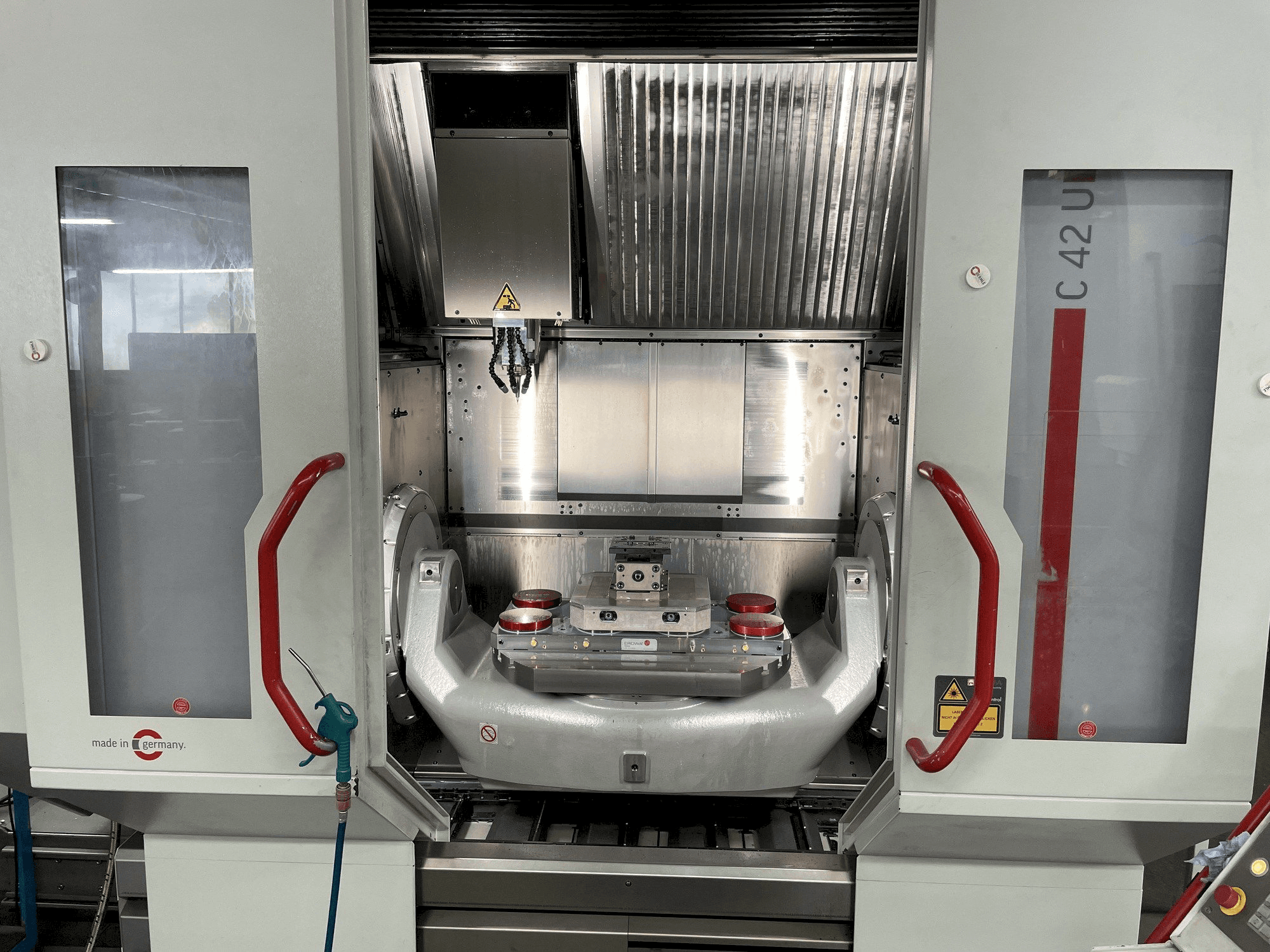 Koneen HERMLE C 42 U etunäkymä