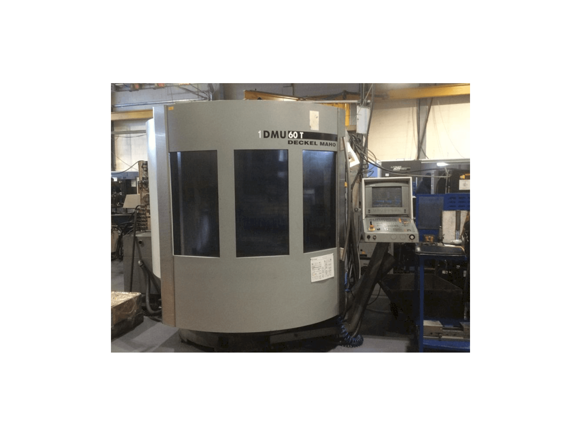 Koneen DECKEL MAHO DMU 60T etunäkymä