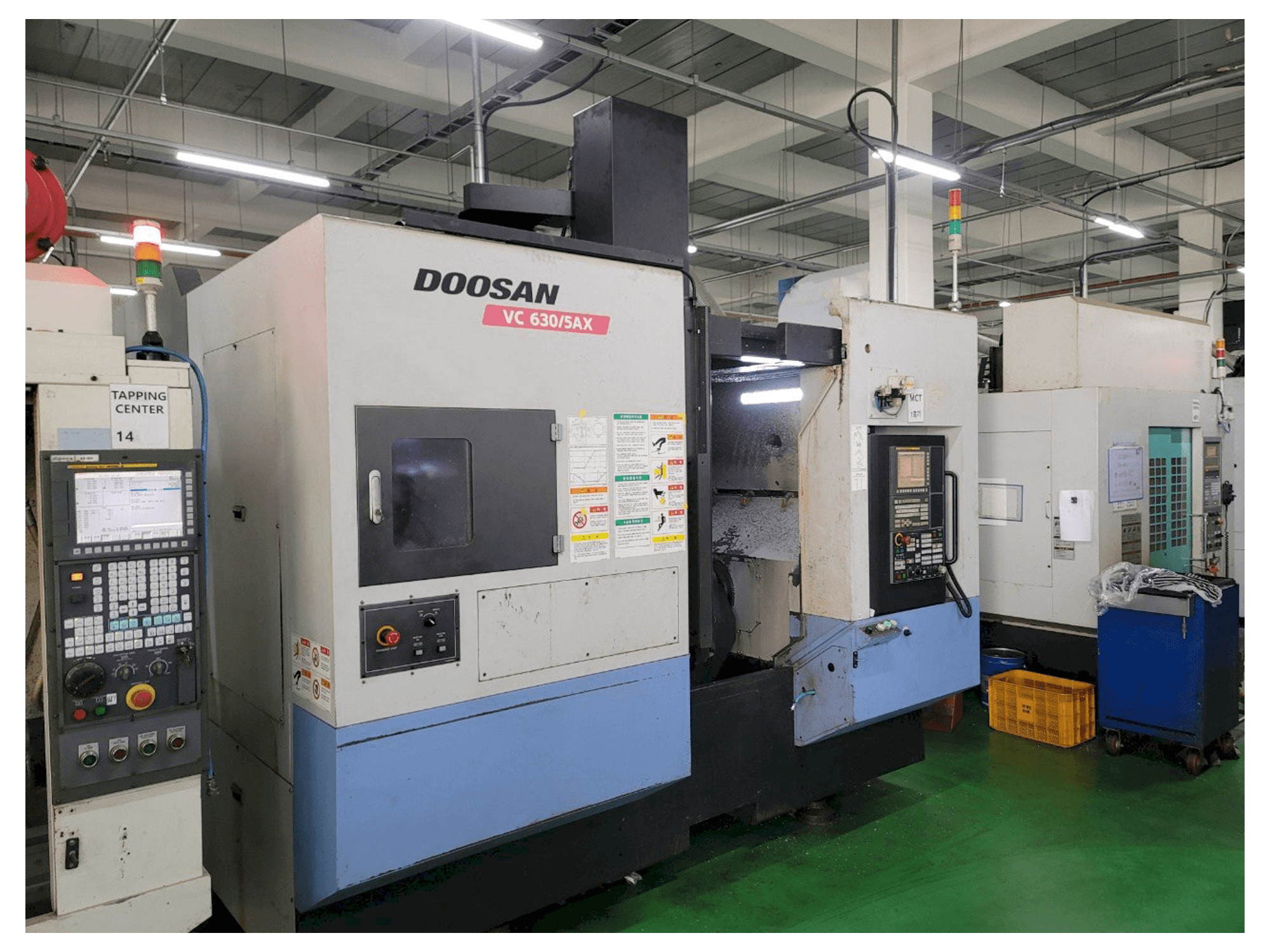 Koneen Doosan VC 630/5AX etunäkymä