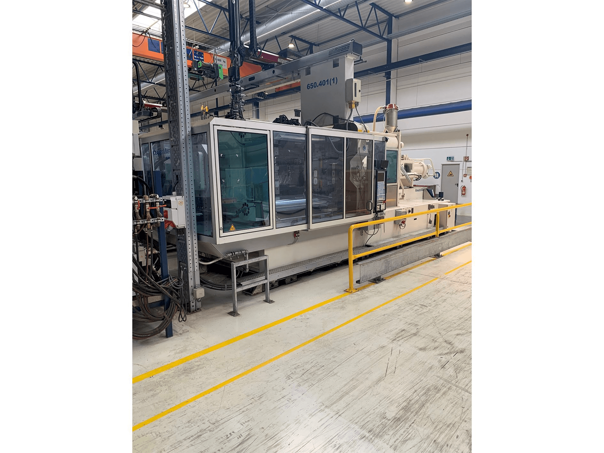 Koneen Krauss Maffei 650-2700-520 CL etunäkymä