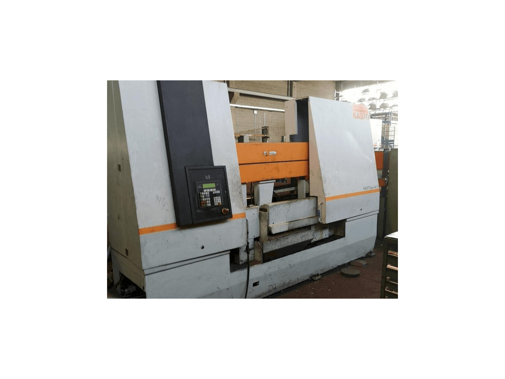 Koneen KASTO AC5 vasemman sivun näkymä