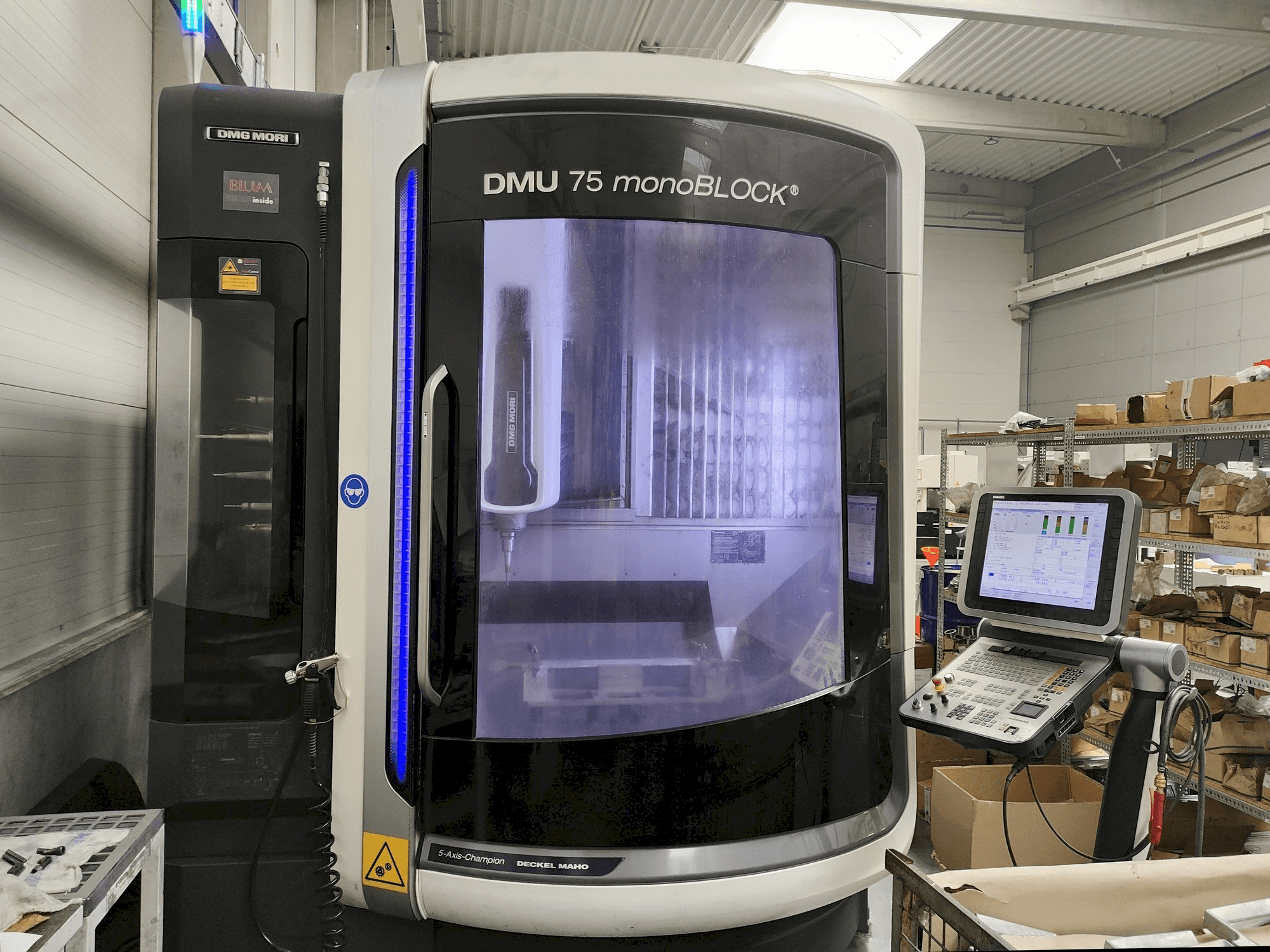 Koneen DMG MORI DMU 75 monoBLOCK etunäkymä