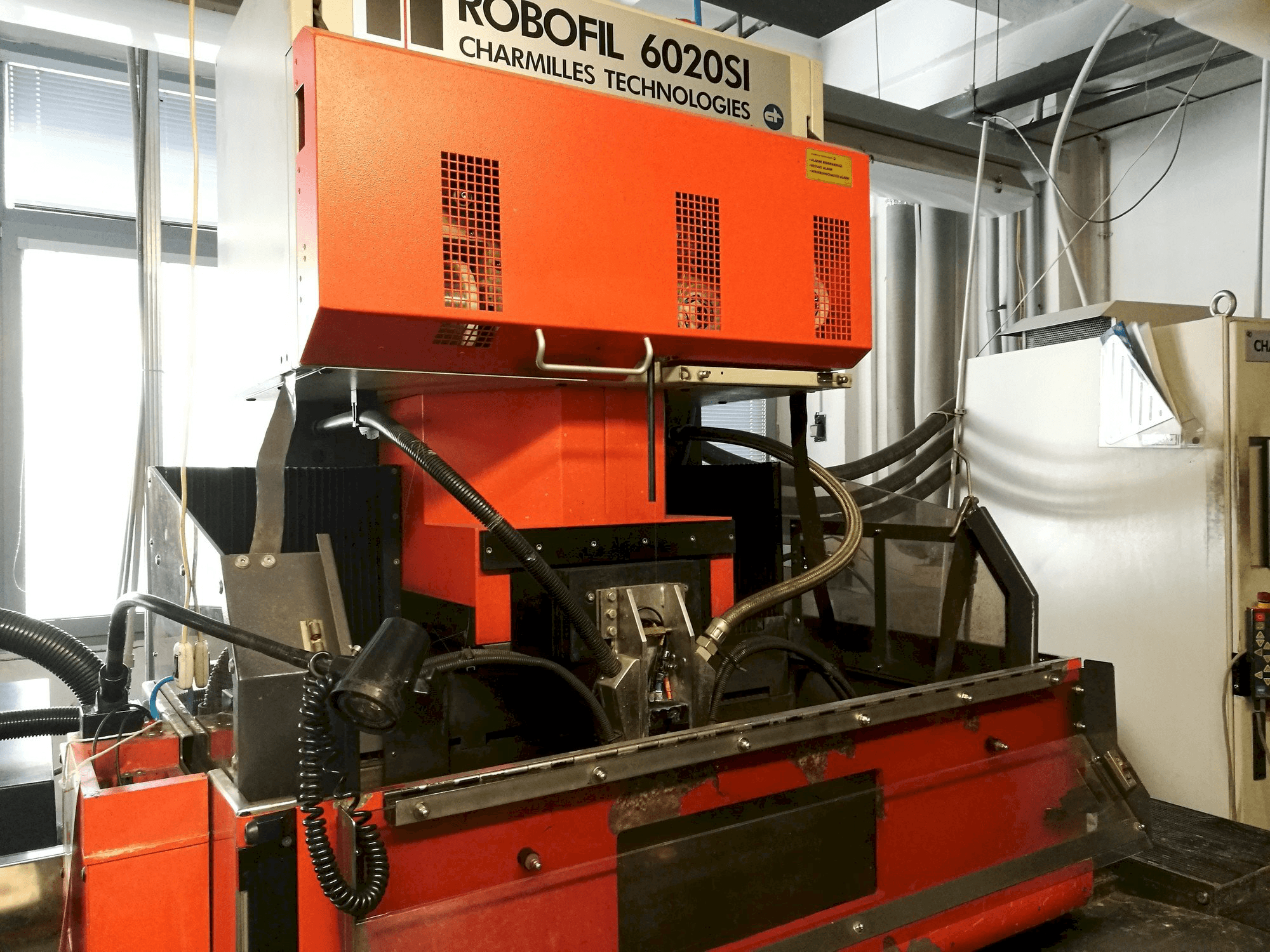 Koneen CHARMILLES Robofil 6020 SI etunäkymä