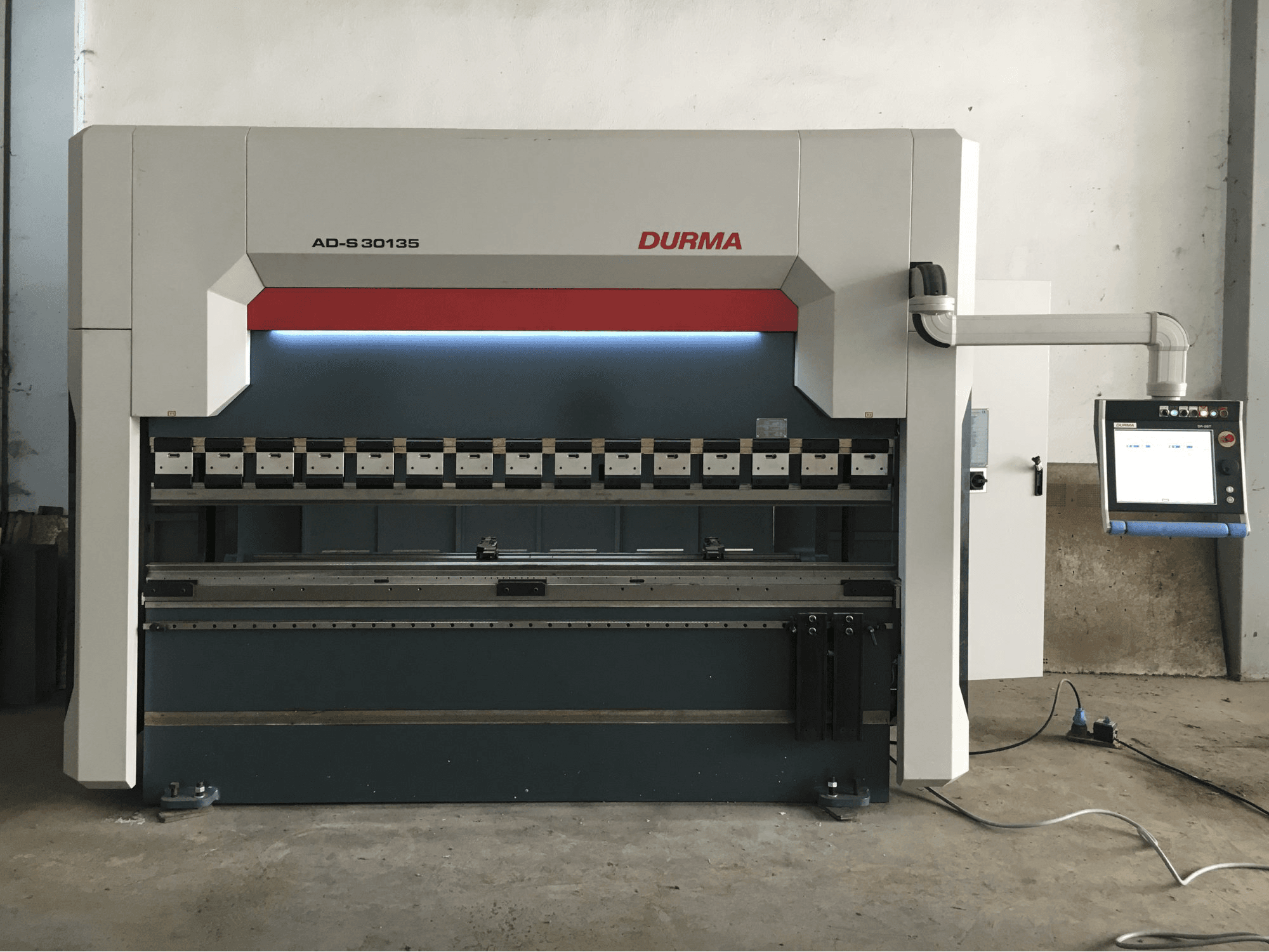 Koneen Durma etunäkymäAD-S 30135