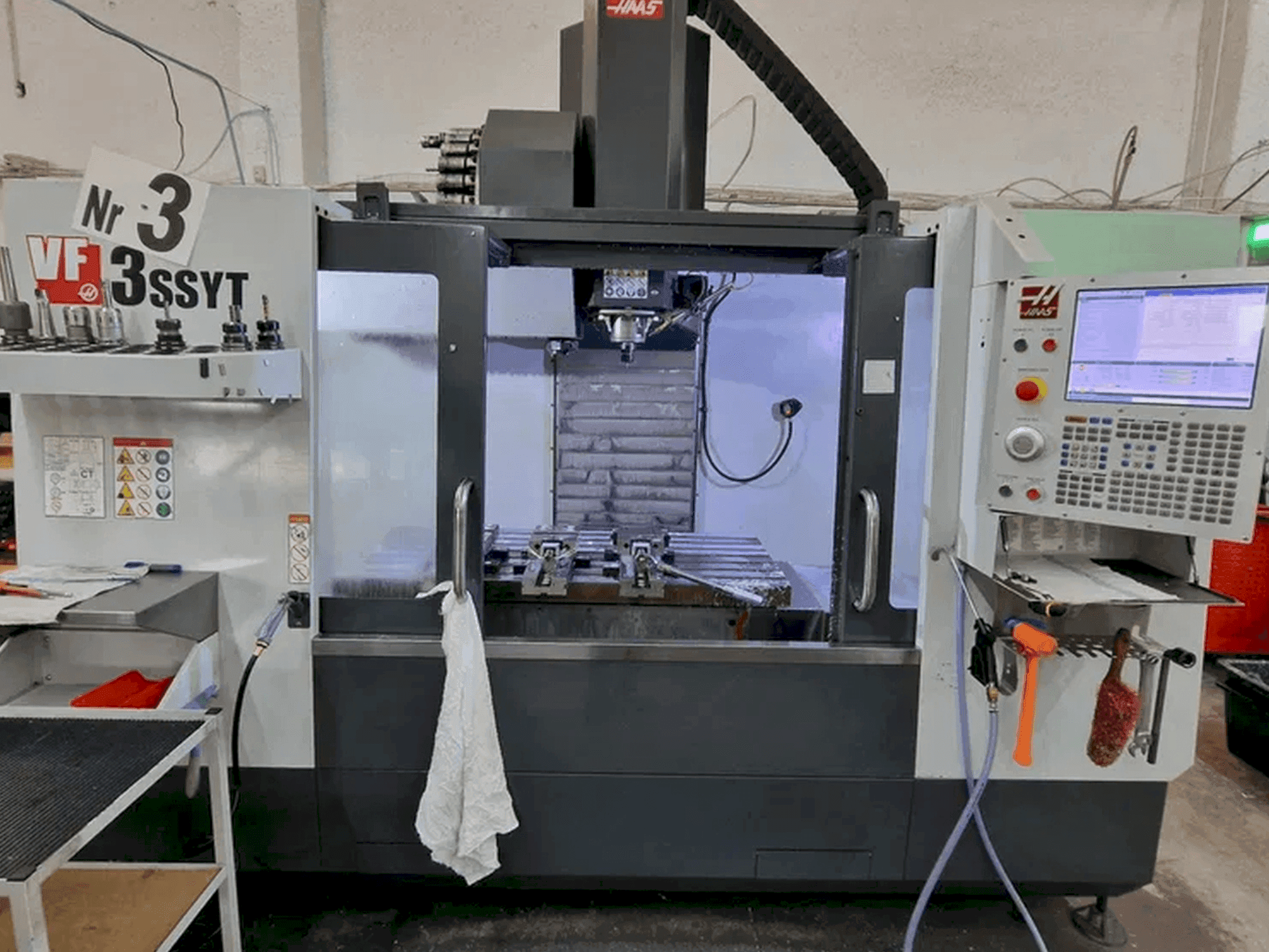 Koneen HAAS VF-3 SSYT etunäkymä
